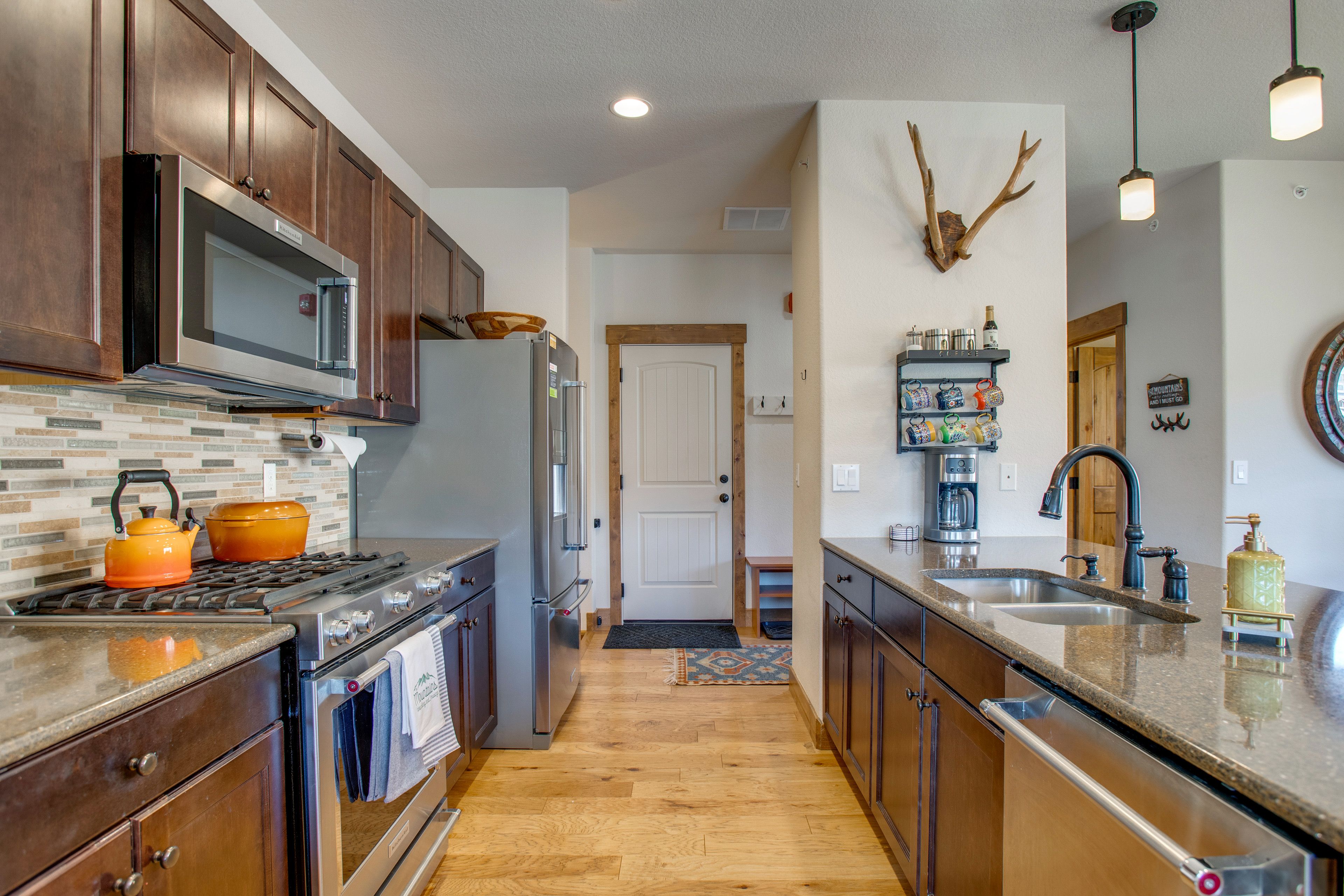 Kitchen | Main Level