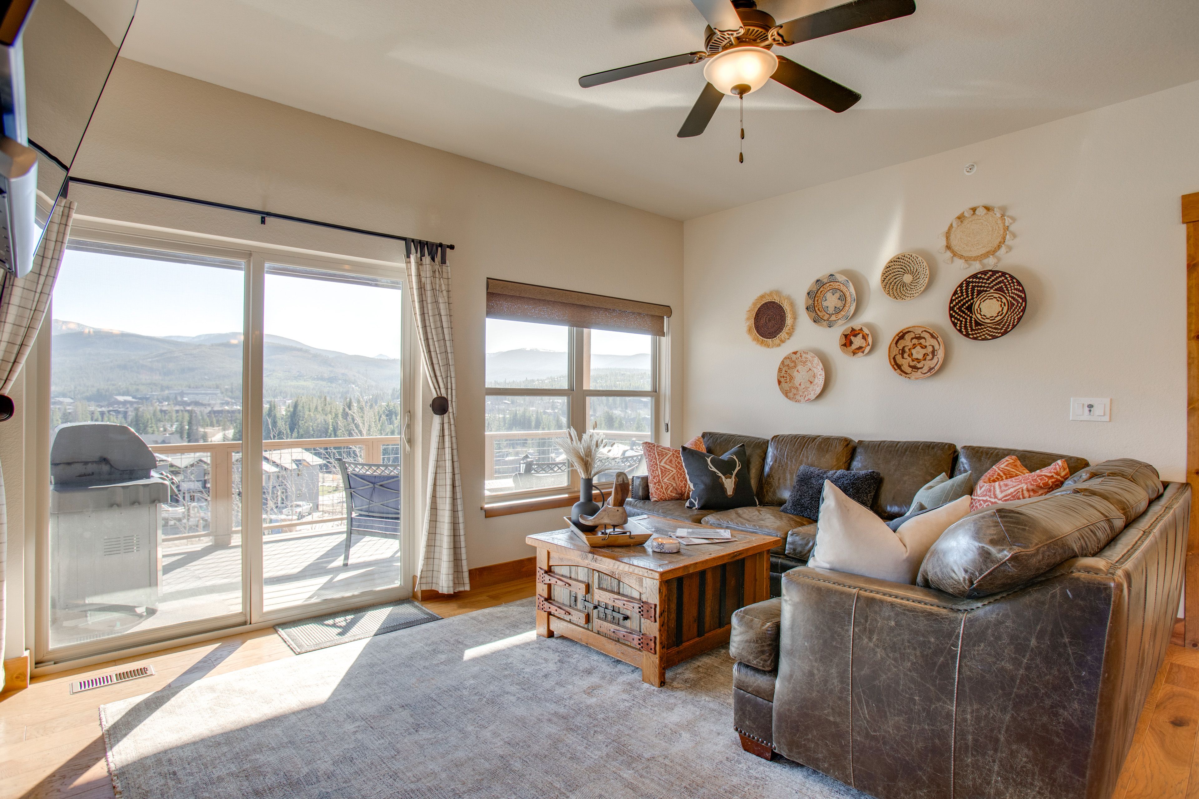 Living Room | Main Level