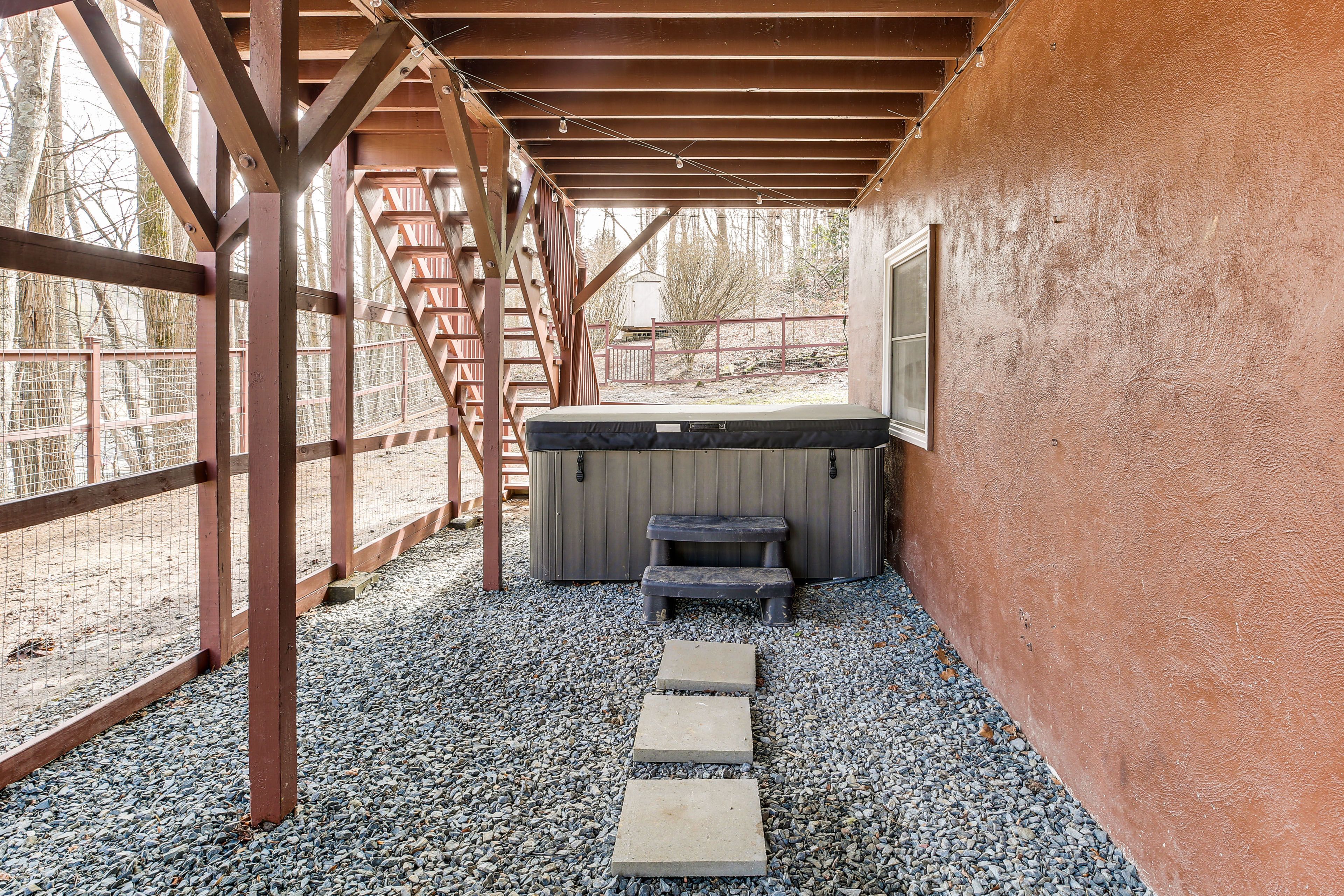 Private Hot Tub | Fenced-In Yard