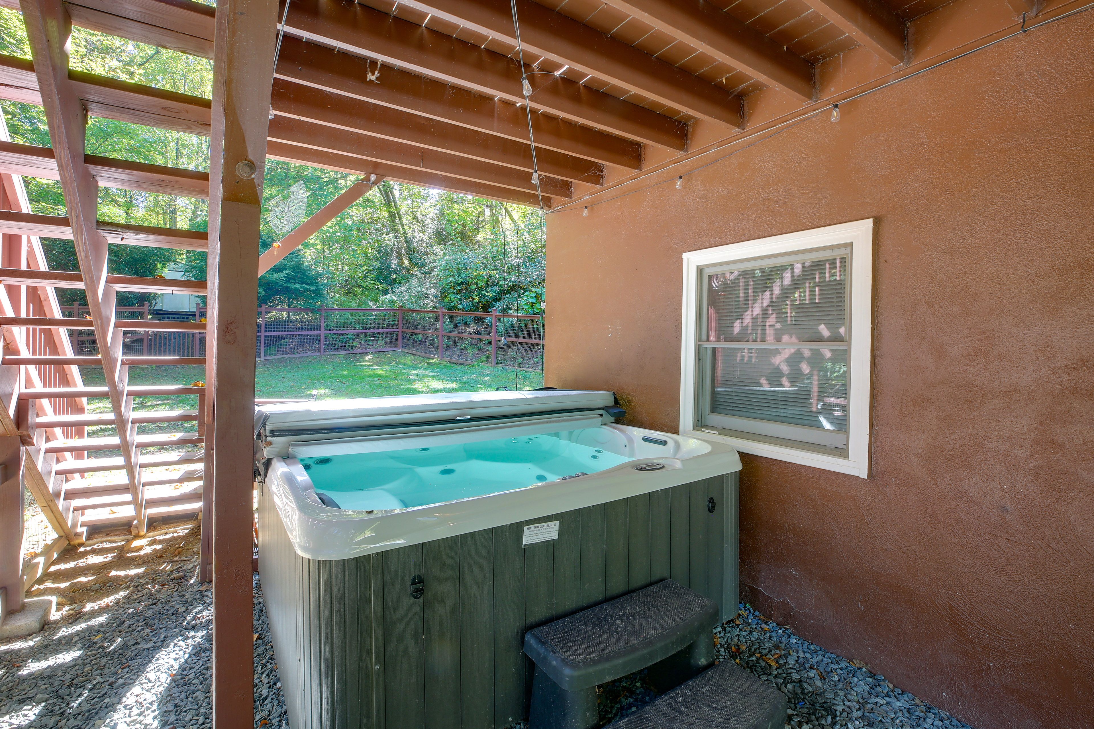 Private Hot Tub | Fenced-In Yard