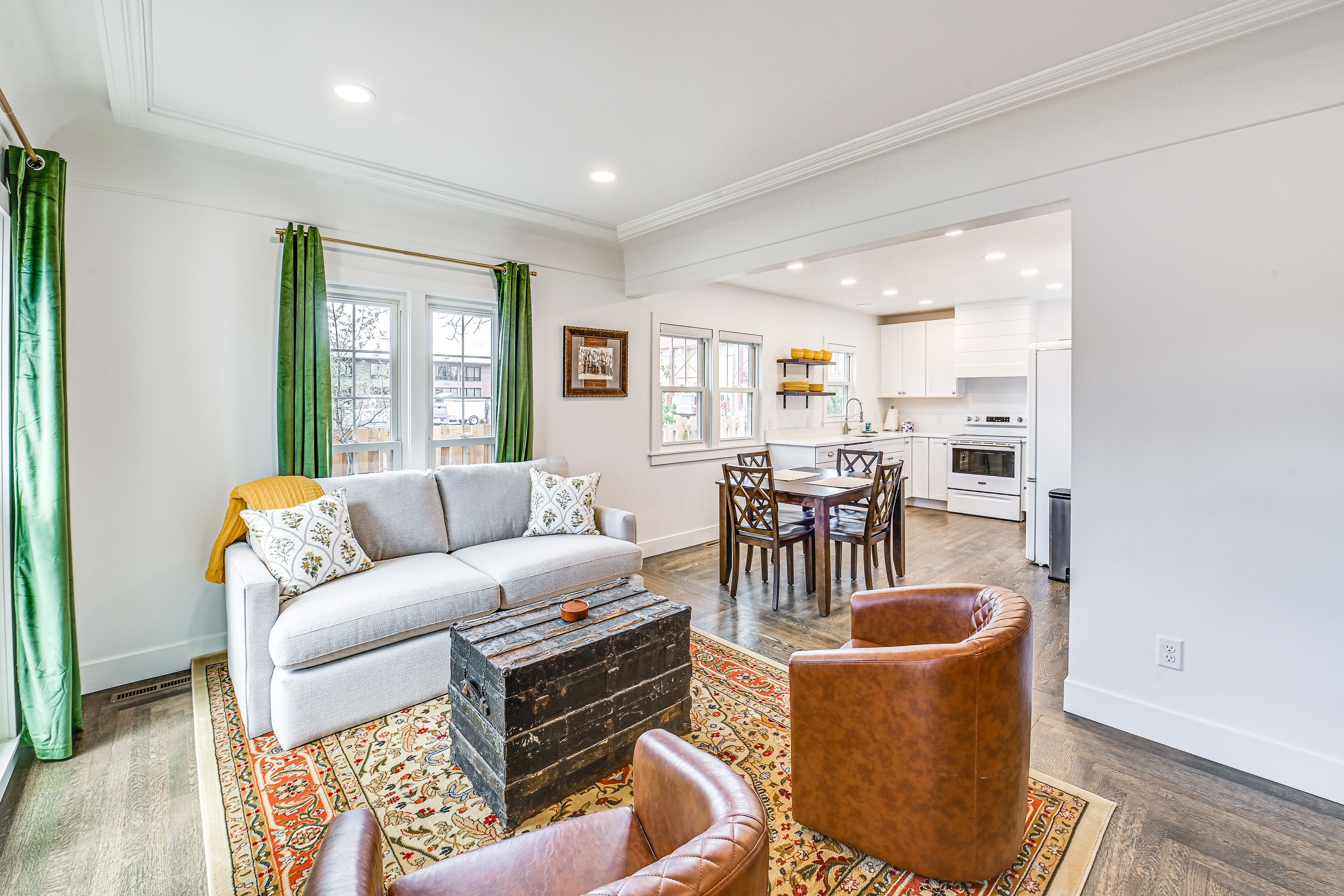 Living Area | Dining Table