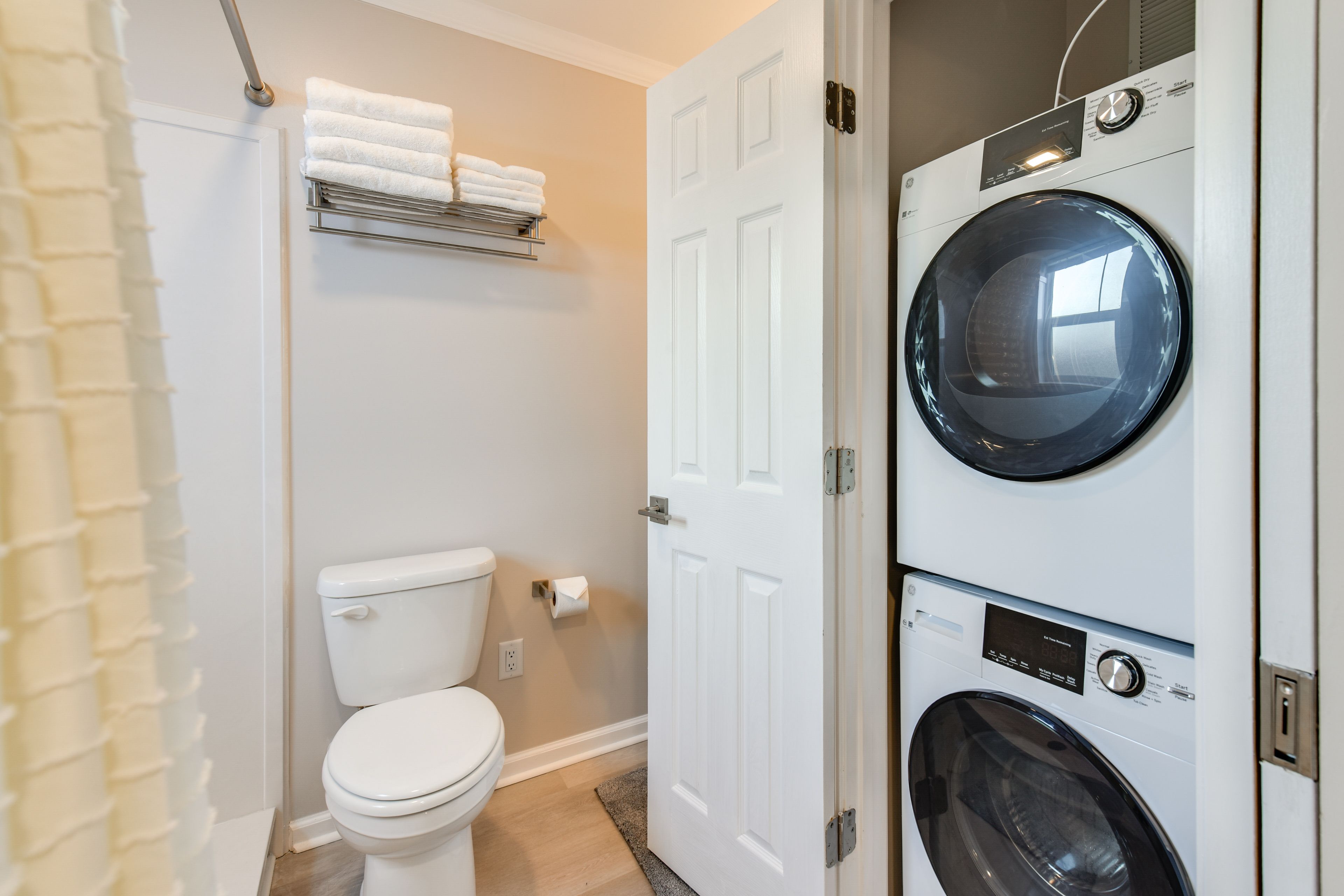 Full Bathroom | Washer & Dryer