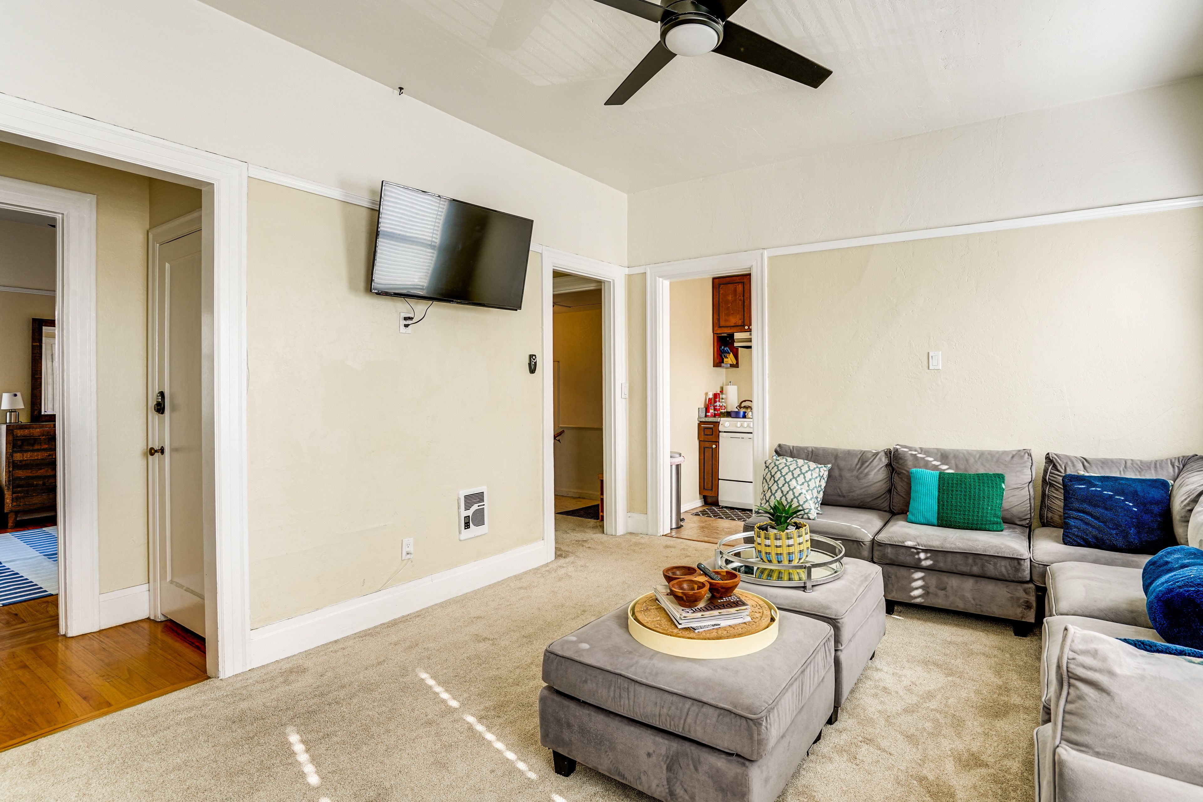 Living Room | Free WiFi | Smart TV | Full Sleeper Sofa