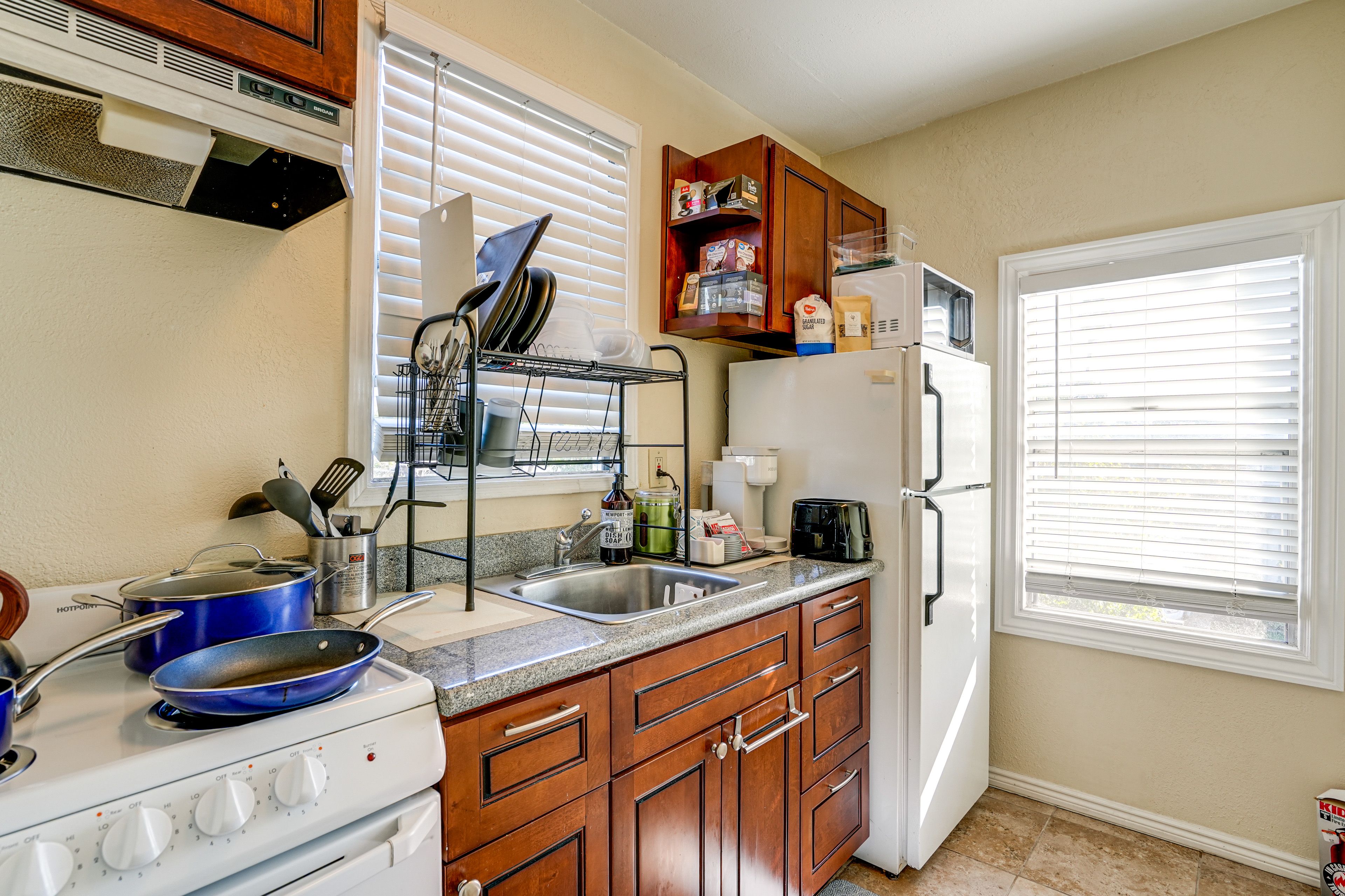 Kitchen | Keurig Coffee Maker | Toaster | Cooking Basics