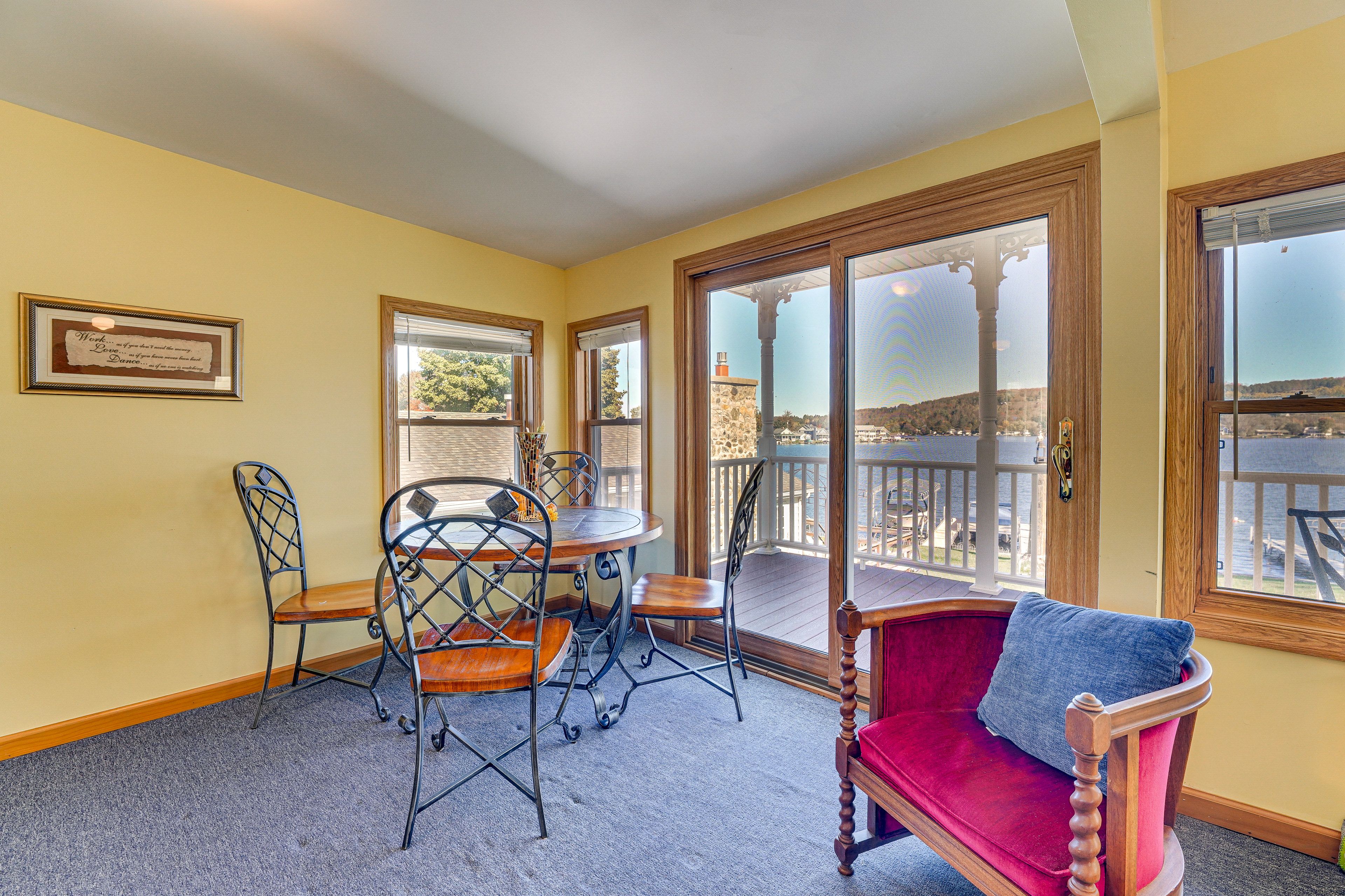 Dining Table | Dishware/Flatware | Lake Views