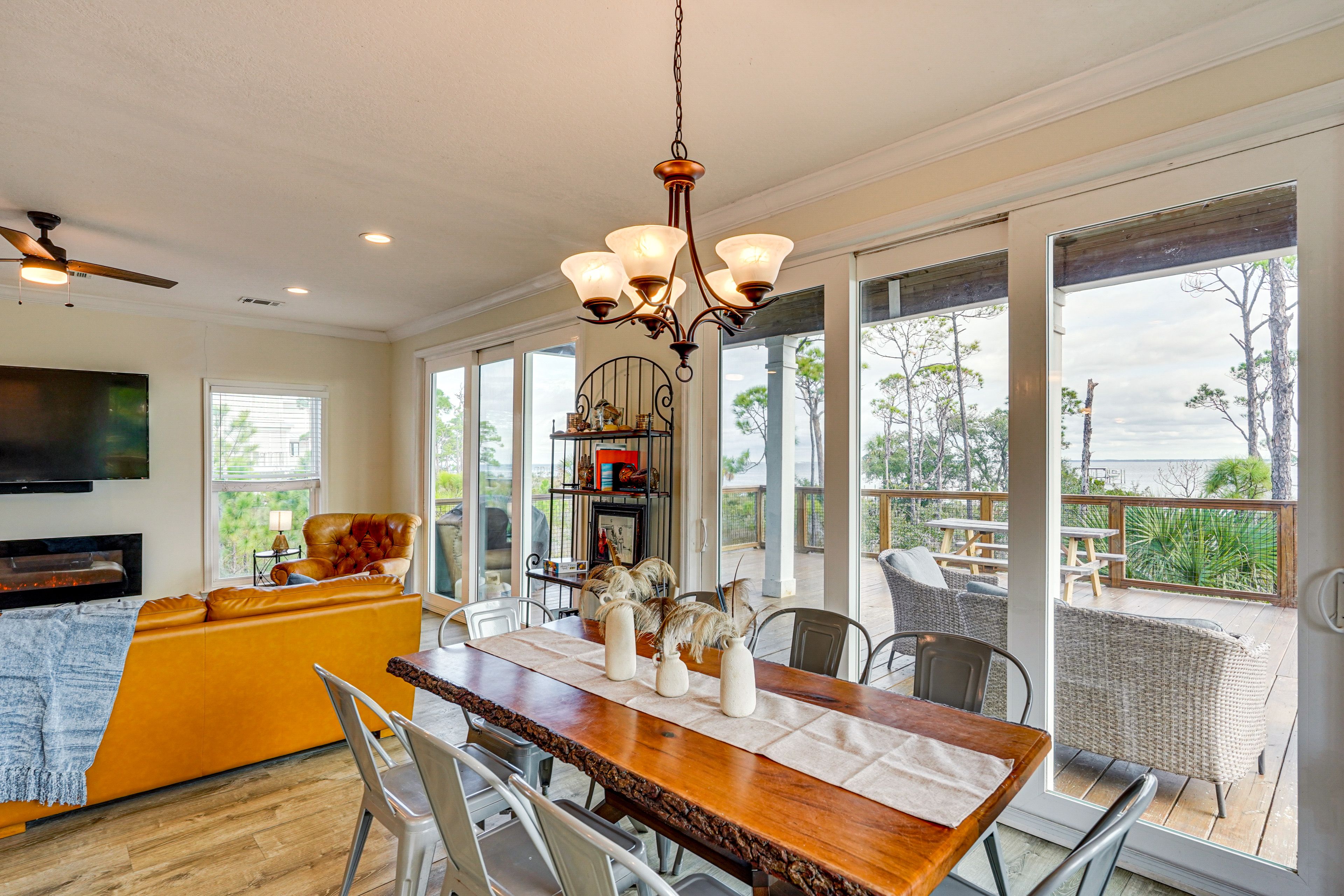 Dining Area | 1st Floor