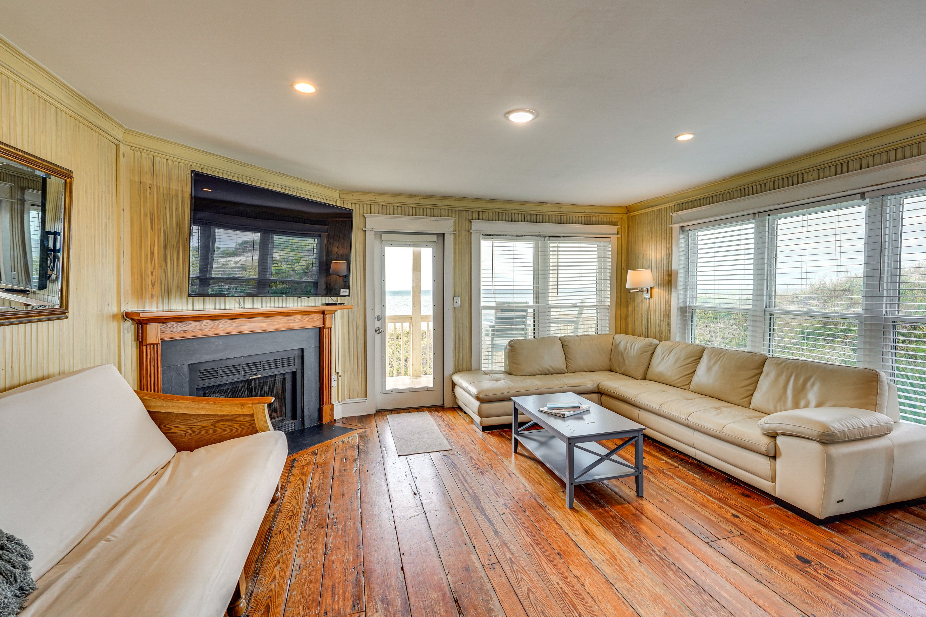 Interior | 3-Story Townhome | In-Unit Laundry