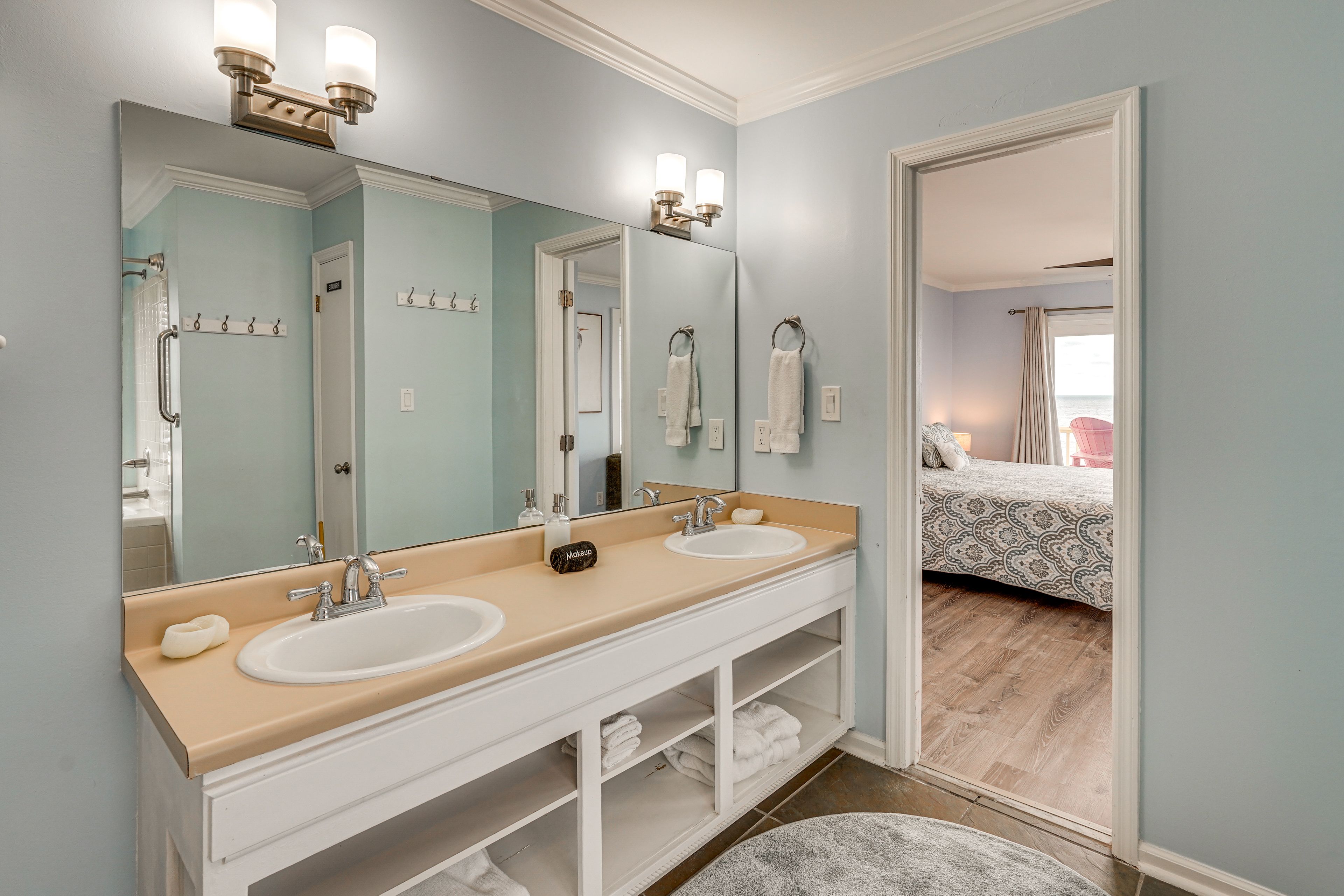 En-Suite Bathroom | 3rd Floor | Complimentary Toiletries | Hair Dryer