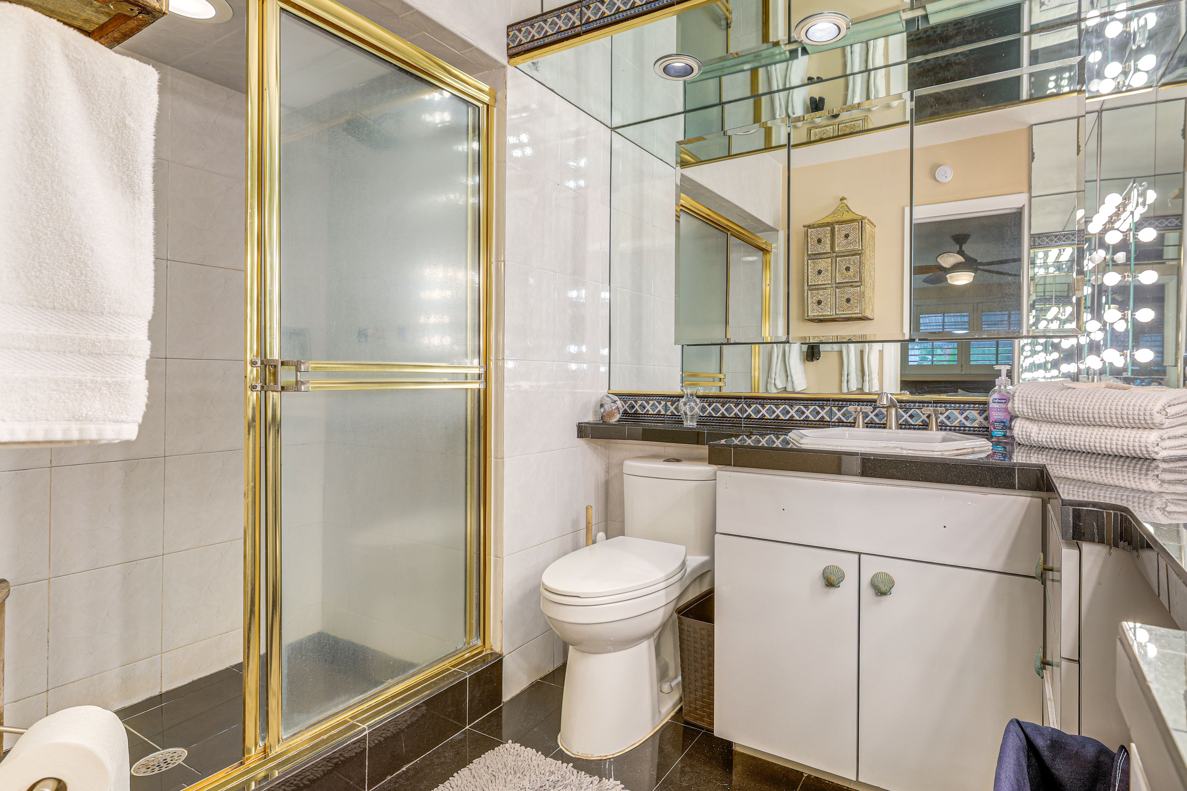 En-Suite Bathroom | Towels Provided