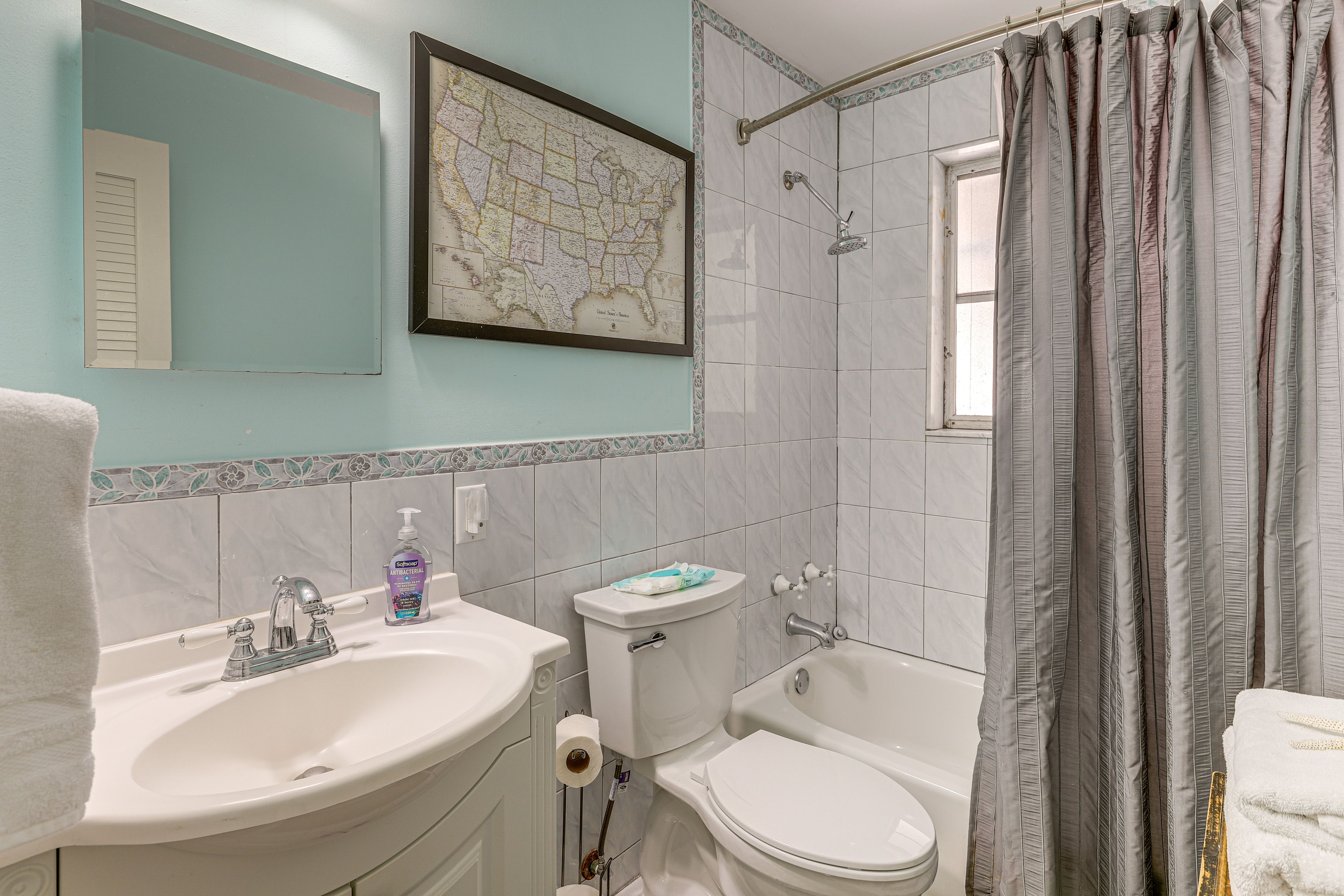 Full Bathroom | Complimentary Toiletries | Hair Dryer