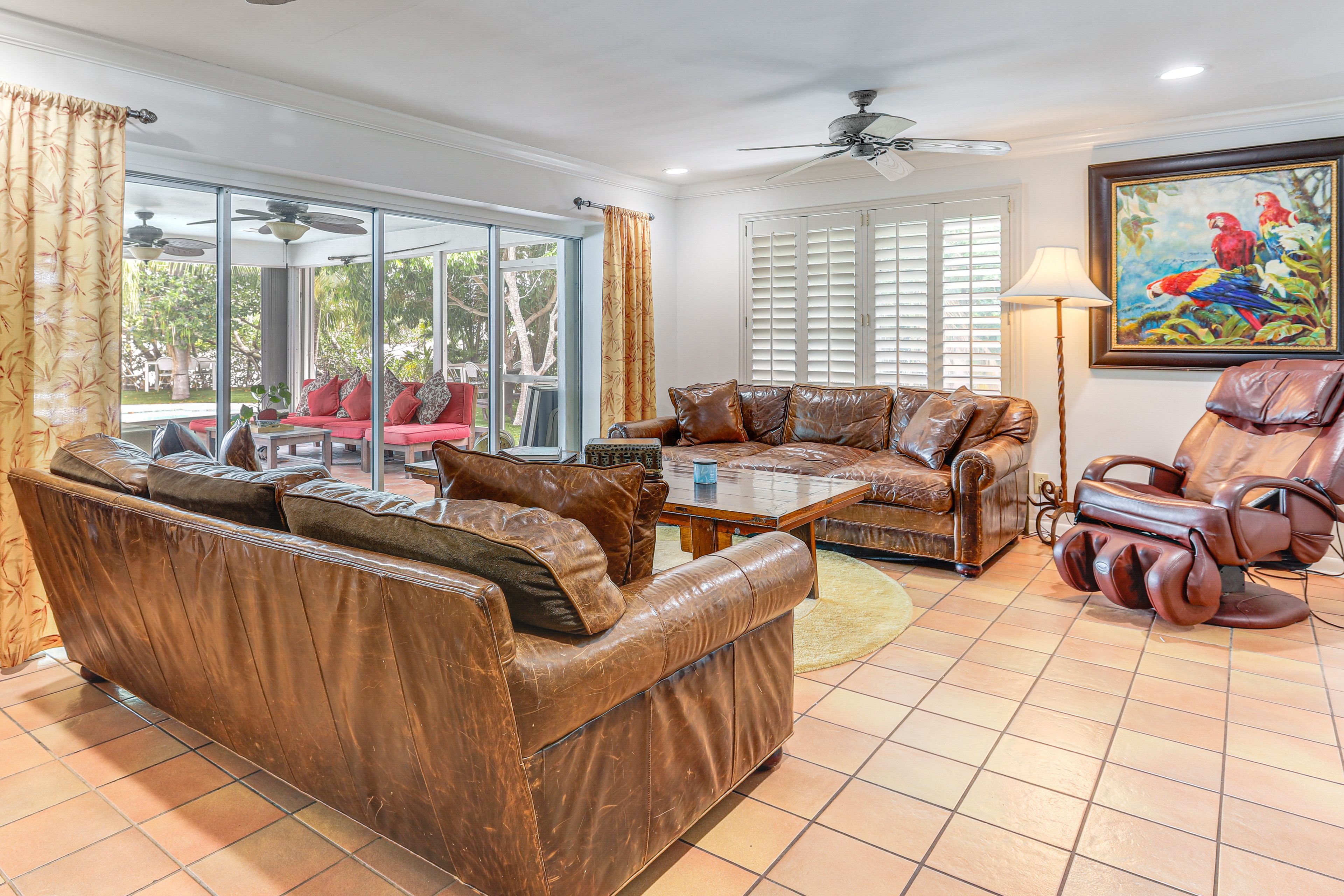 Living Room | Free WiFi