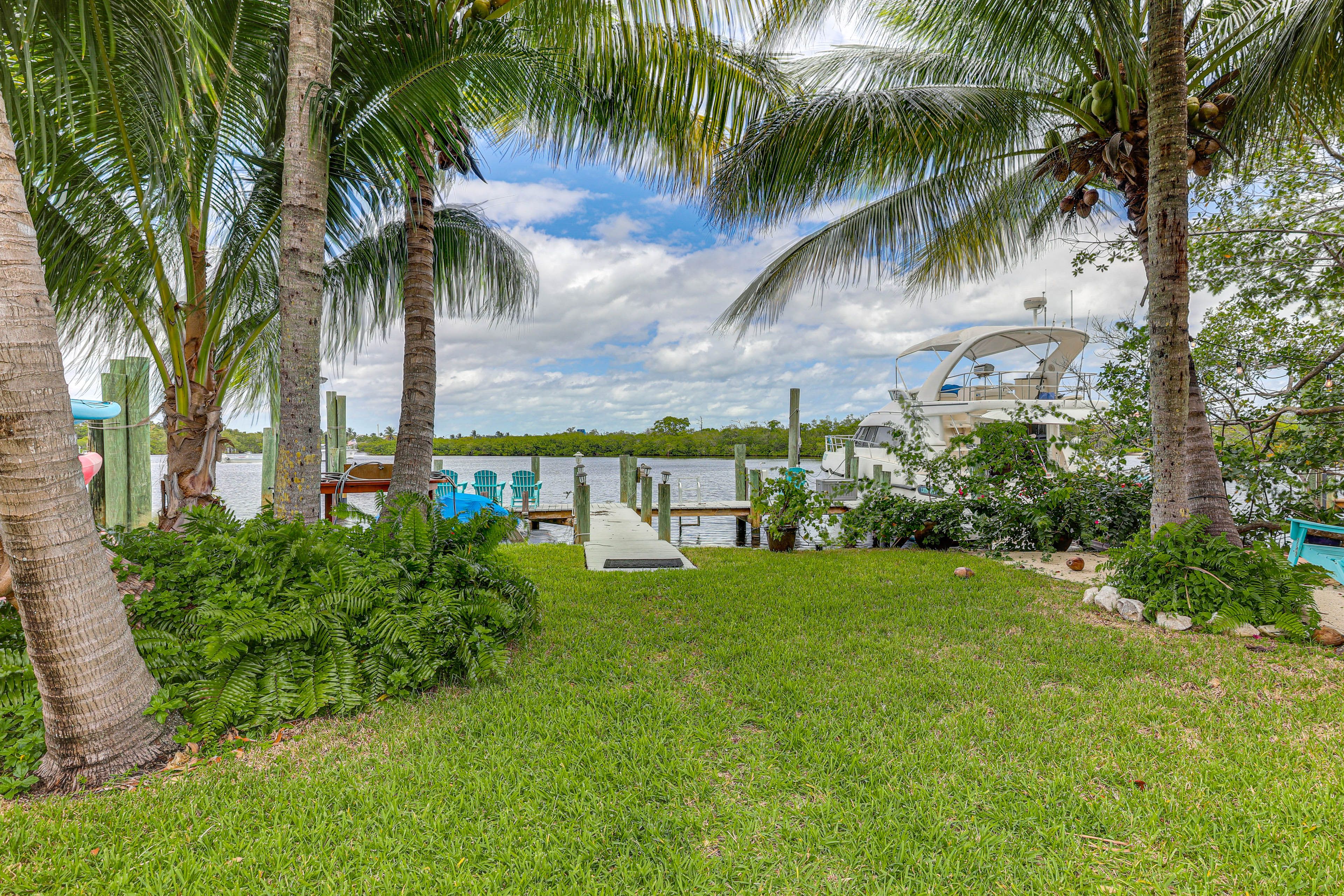 Private Dock | Kayaks & Paddleboards Provided | 3 Mi to Jupiter Beach Park