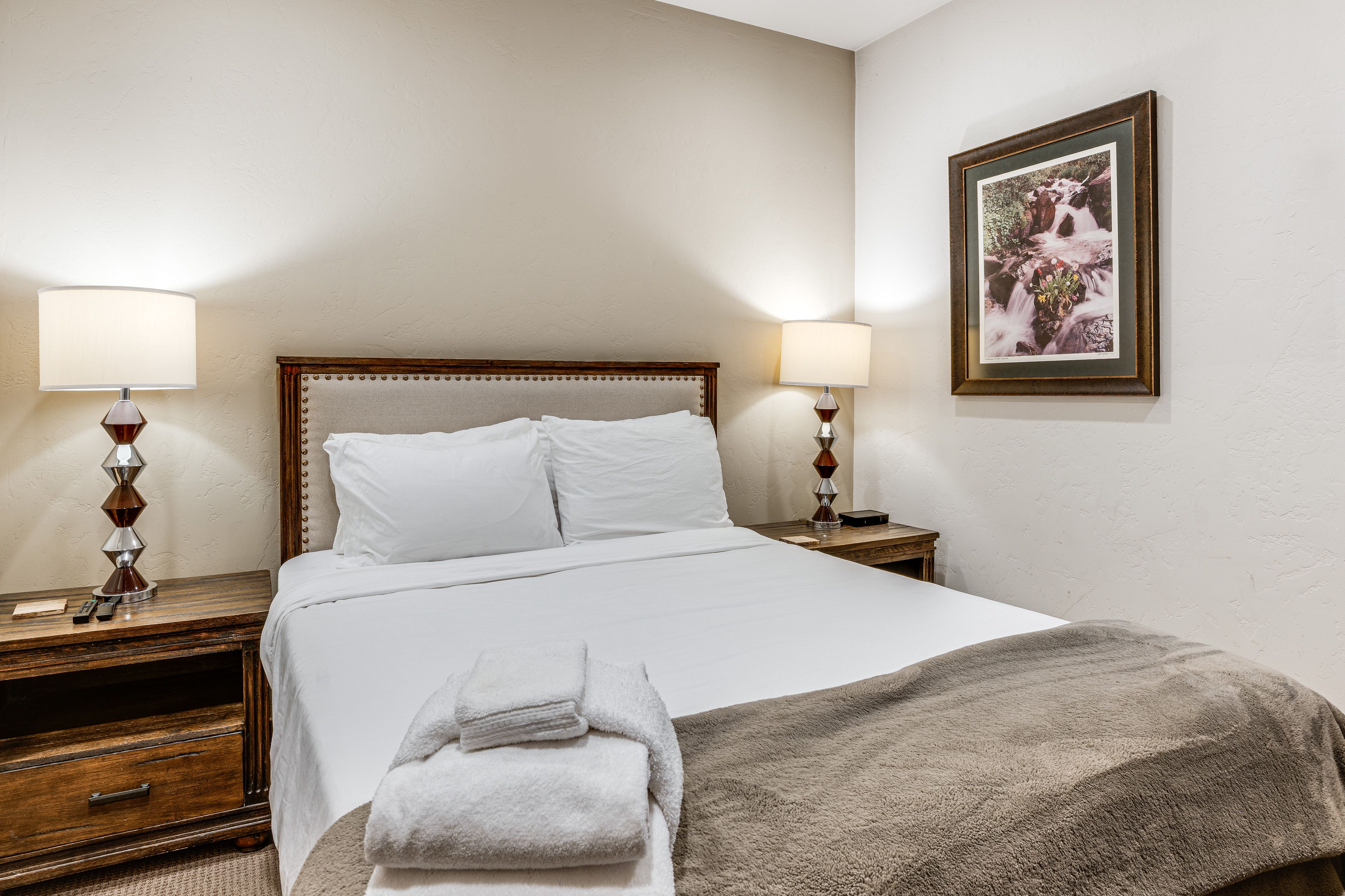 Bedroom 2 | Queen Bed | Basement Floor