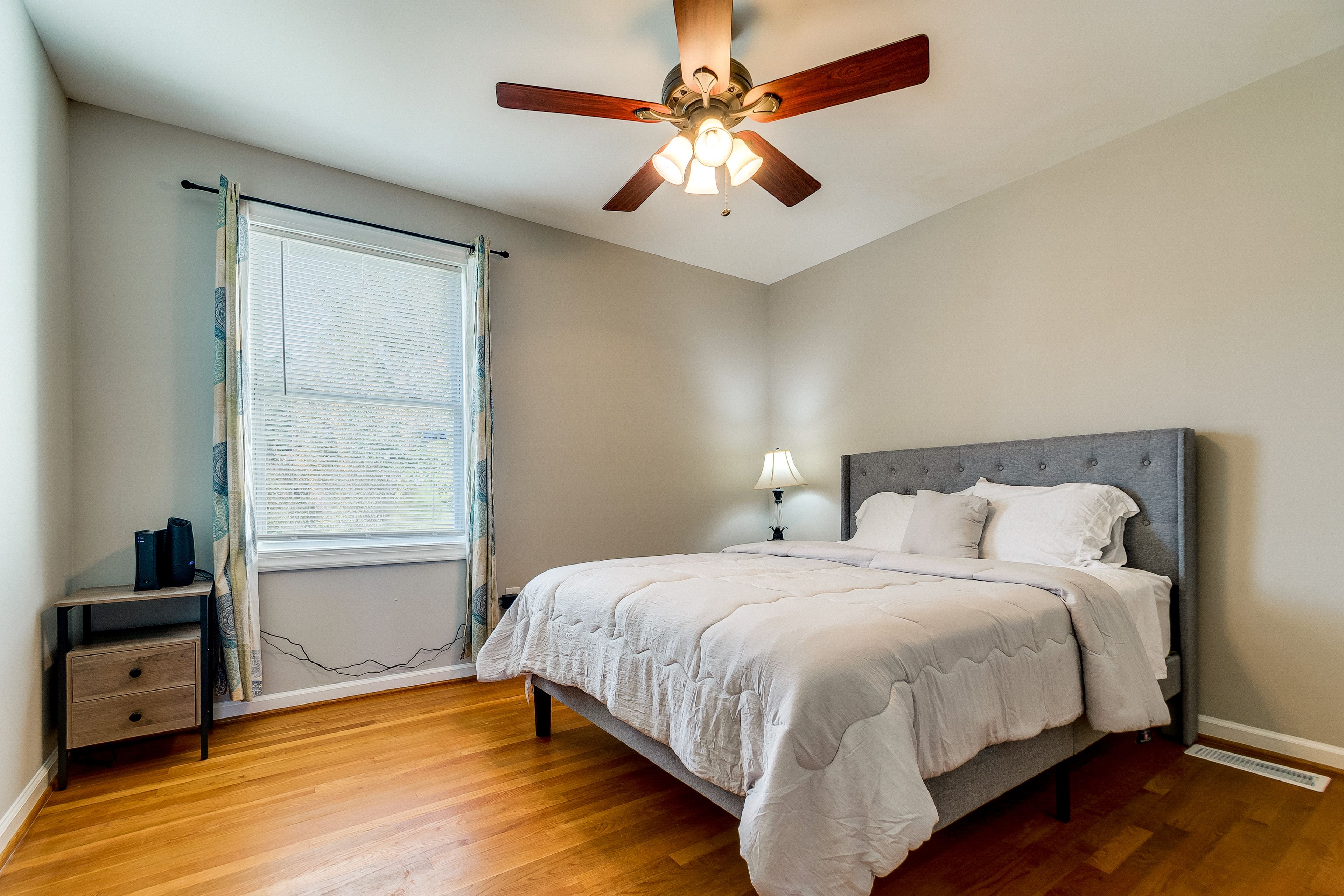 Bedroom 4 | Queen Bed