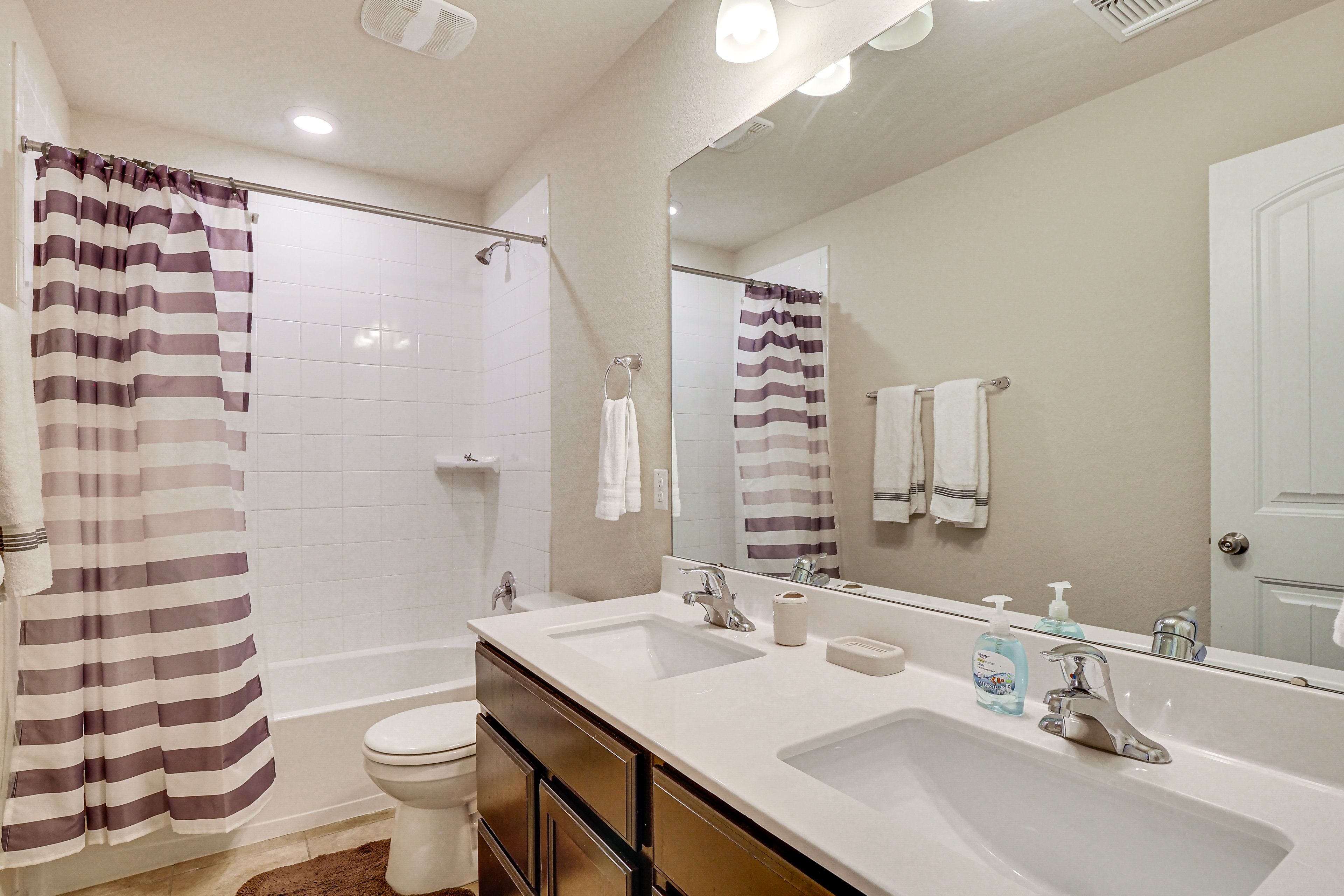 Full Bath | 2nd Floor