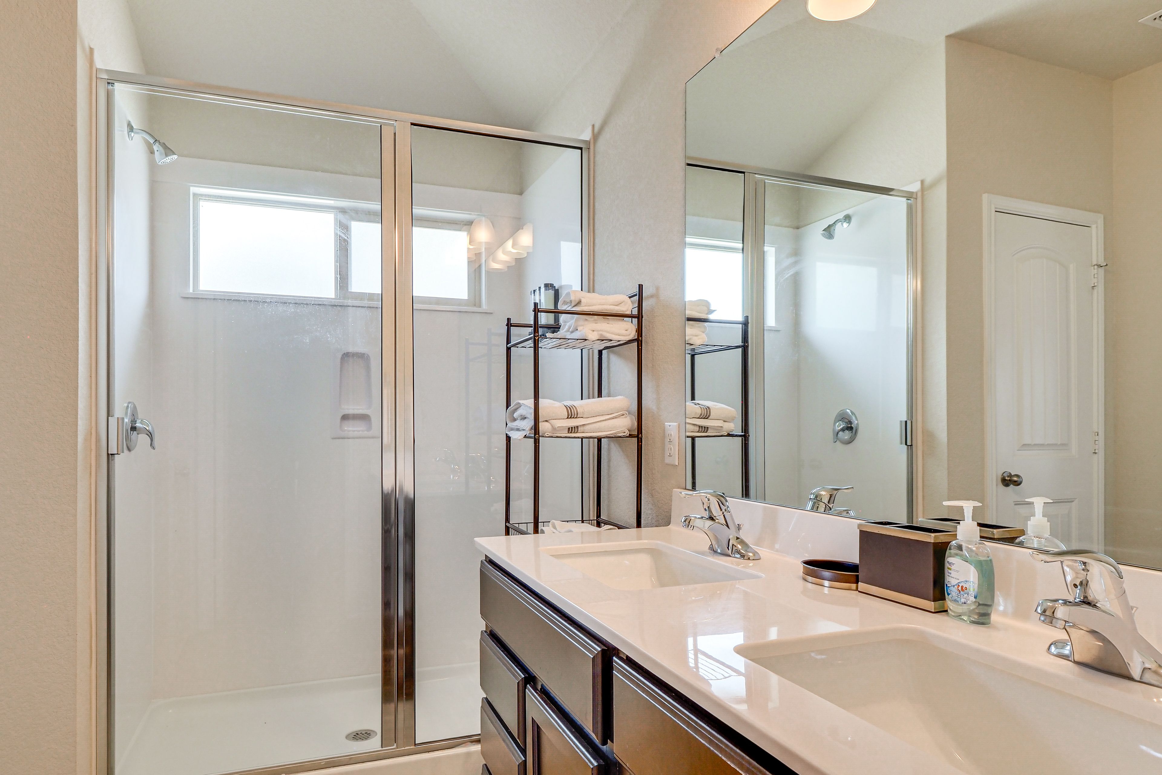 Full Bath | 2nd Floor