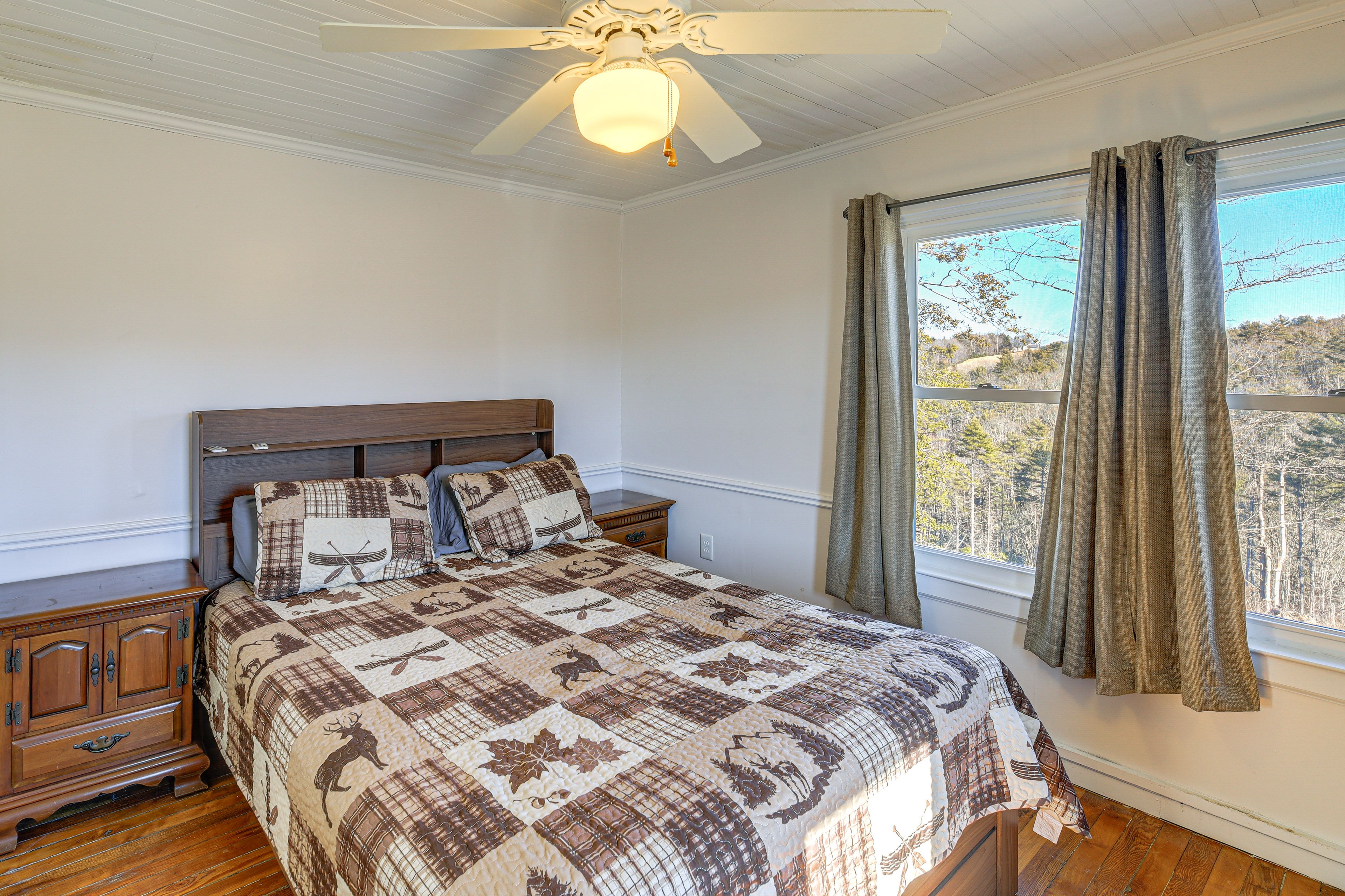 Bedroom 1 | 2nd Floor | Queen Bed