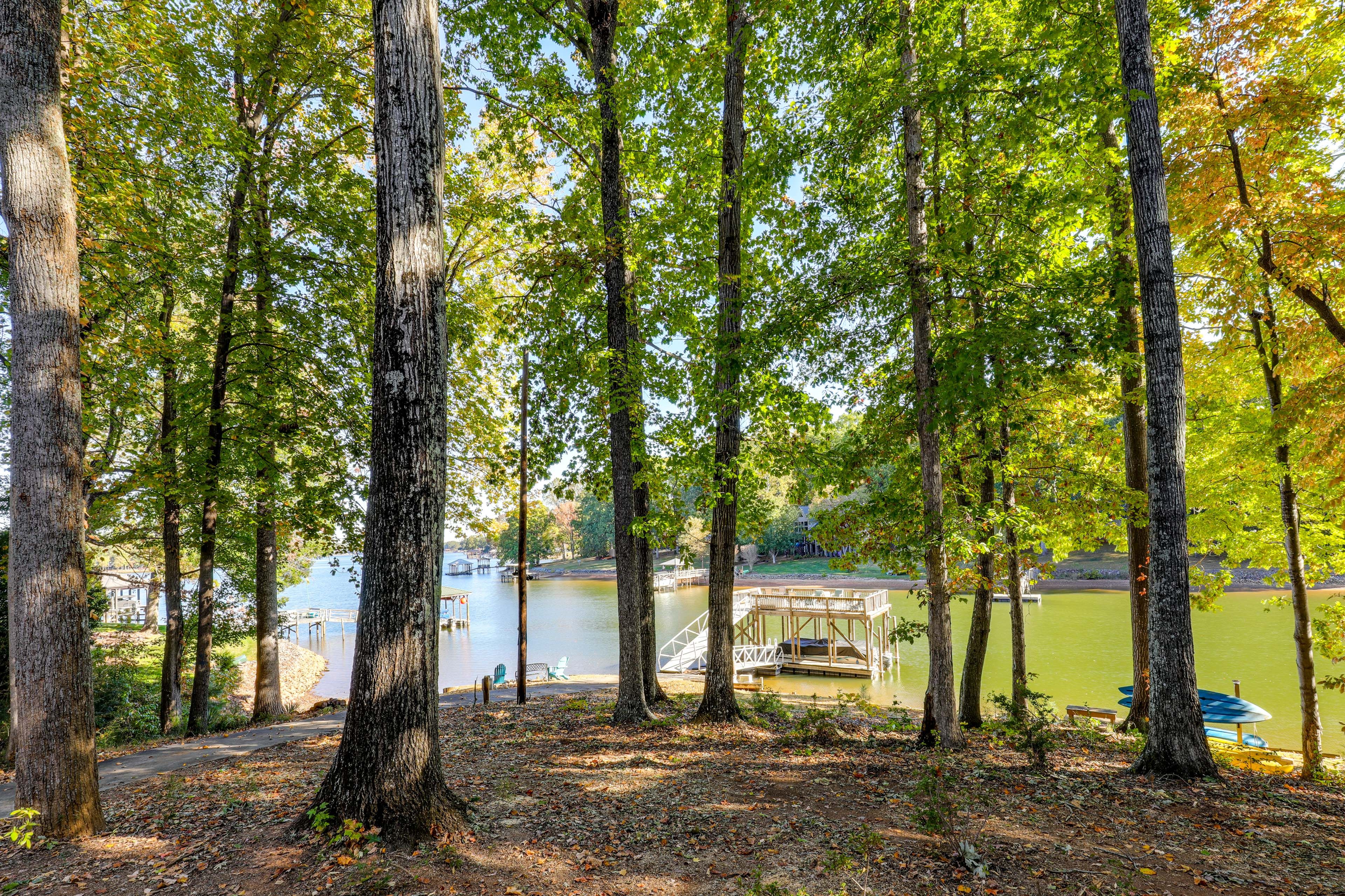 Yard Space | 2 Kayaks | 2 Paddleboards
