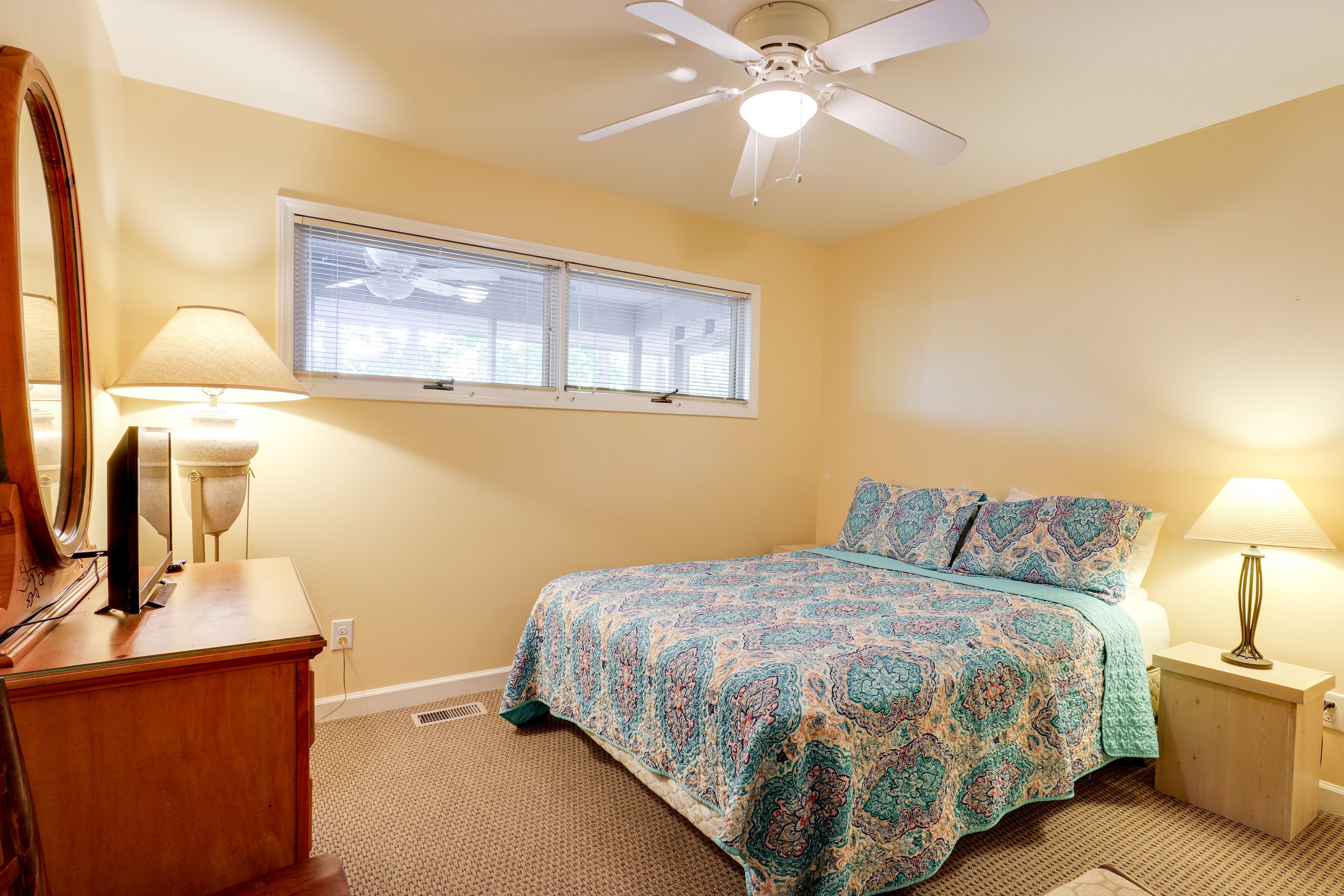 Bedroom 4 | Queen Bed