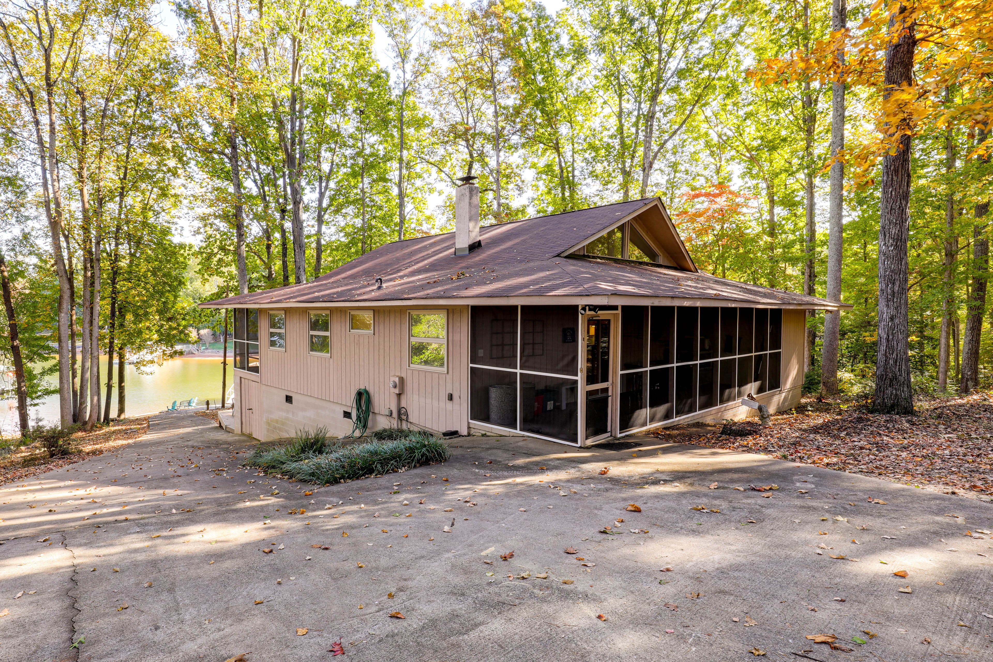 Parking | Driveway (4 Vehicles) | Boat Parking
