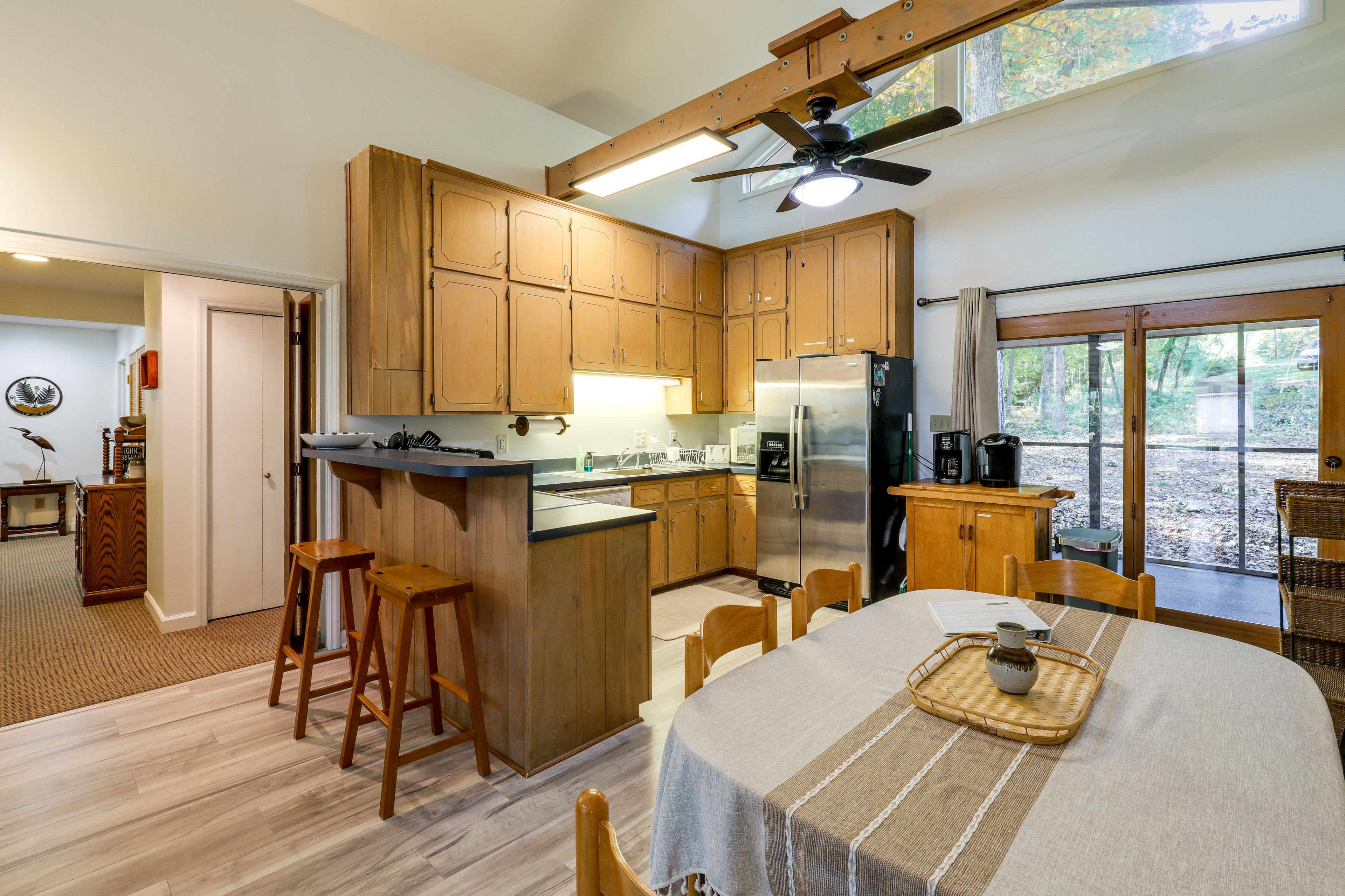 Kitchen & Dining Area | Dishware & Flatware Provided