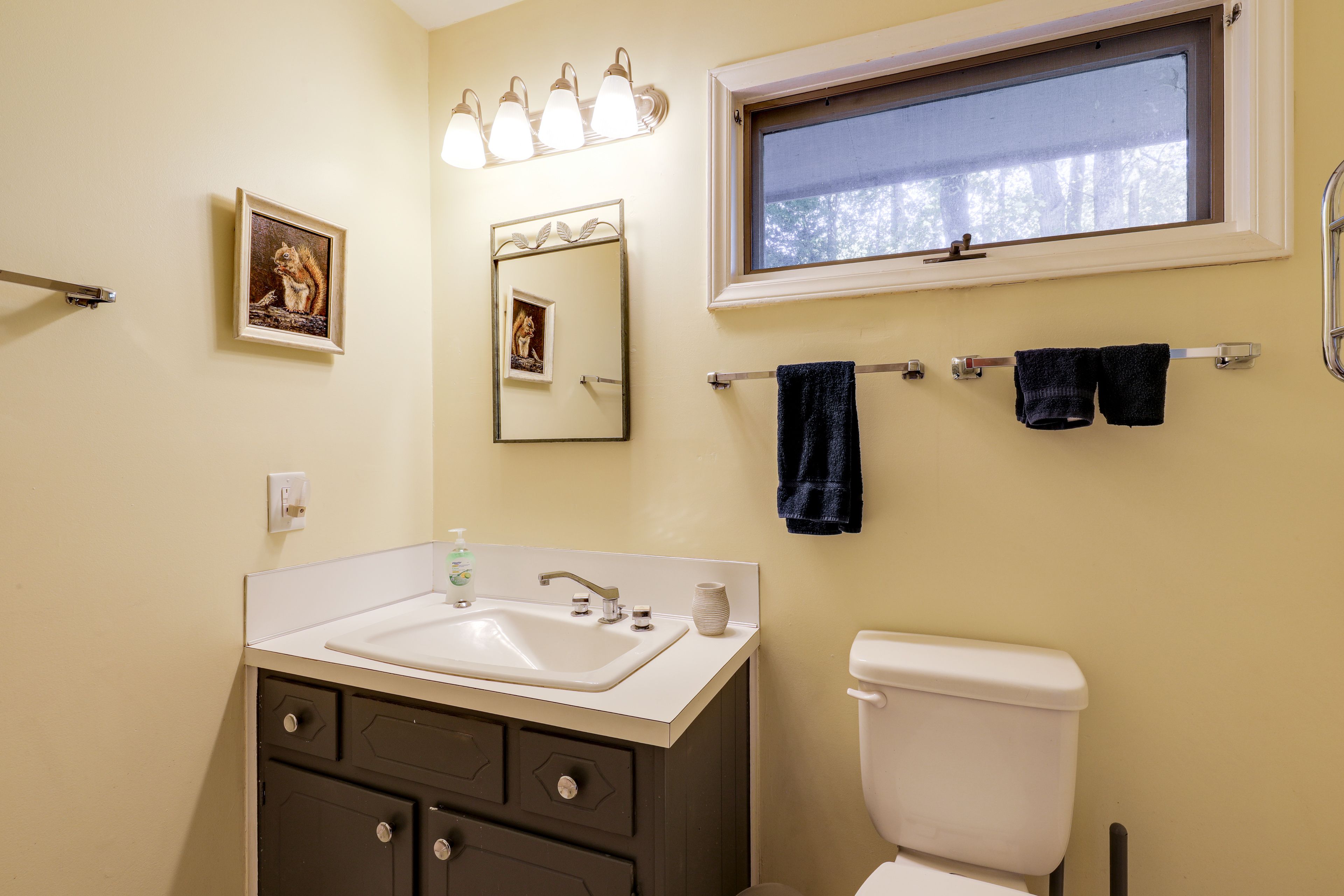 En-Suite Bathroom | Towels Provided