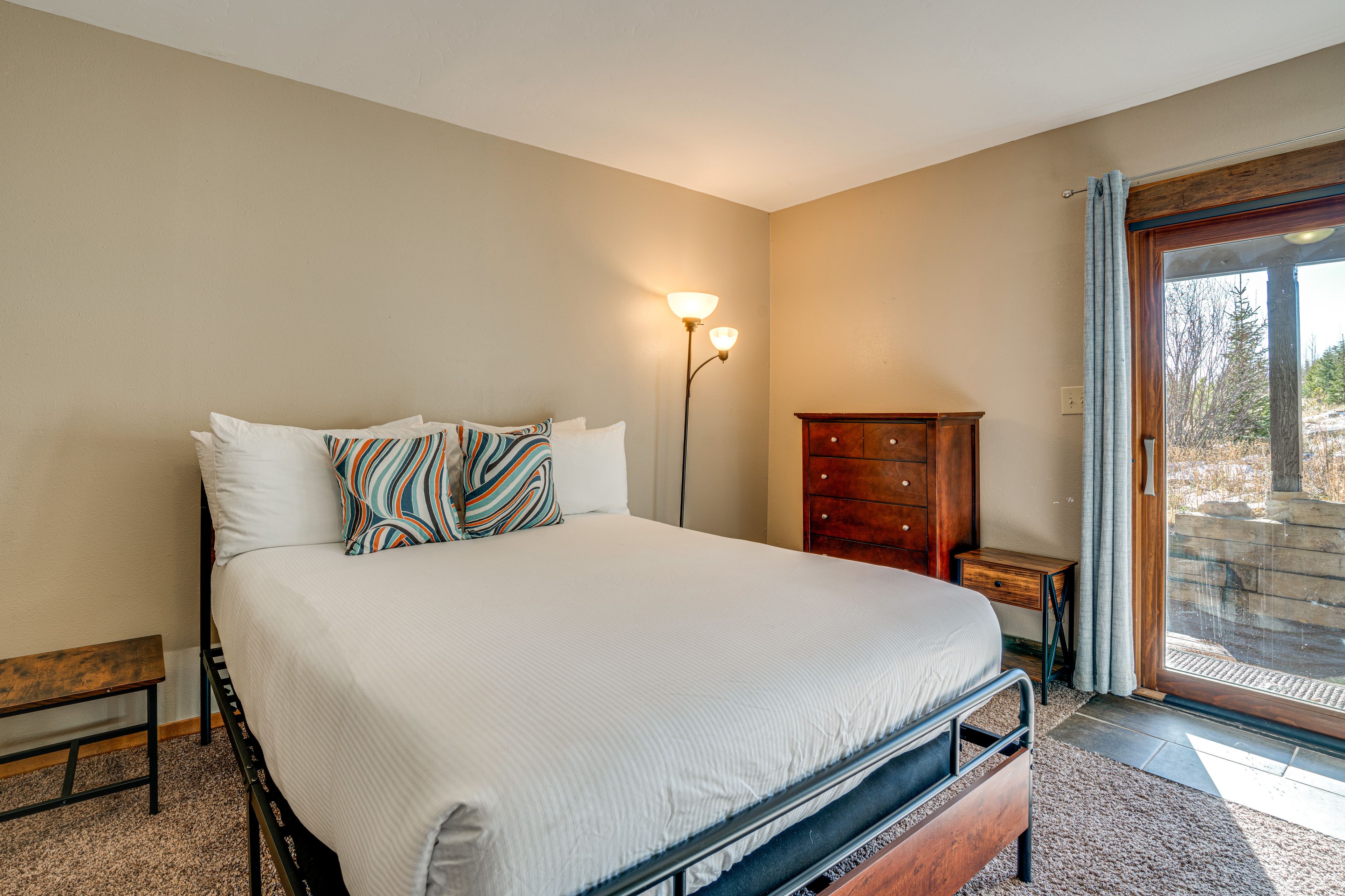 Bedroom 1 | King Bed | Lower Level | Linens Provided