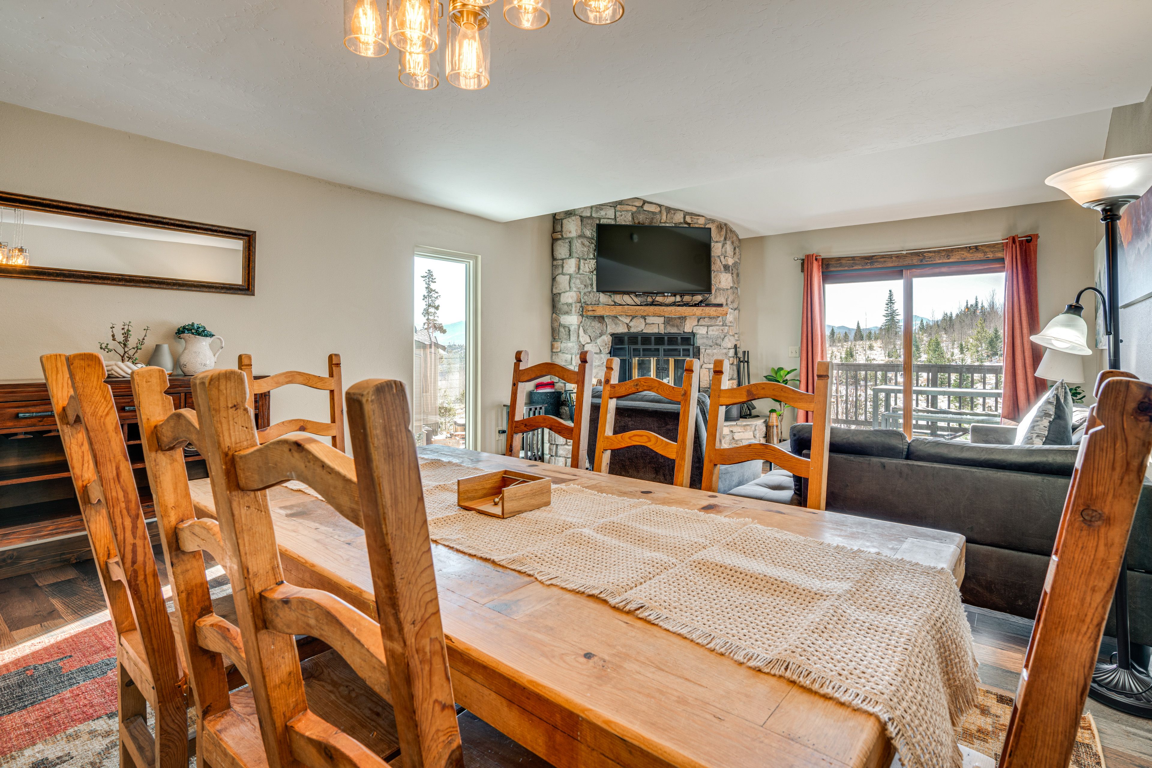 Dining Room | Main Level