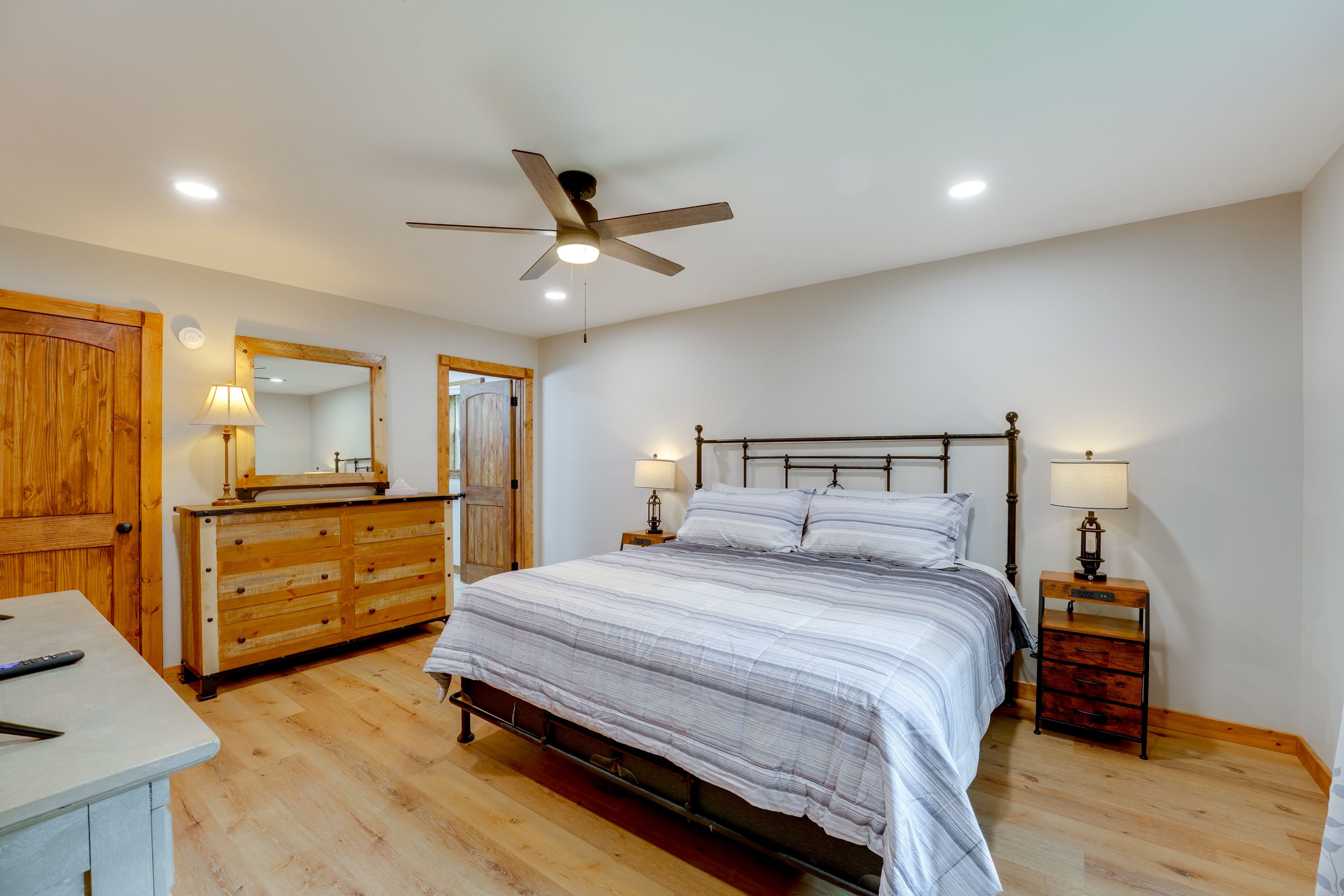 Bedroom 1 | King Bed | Smart TV