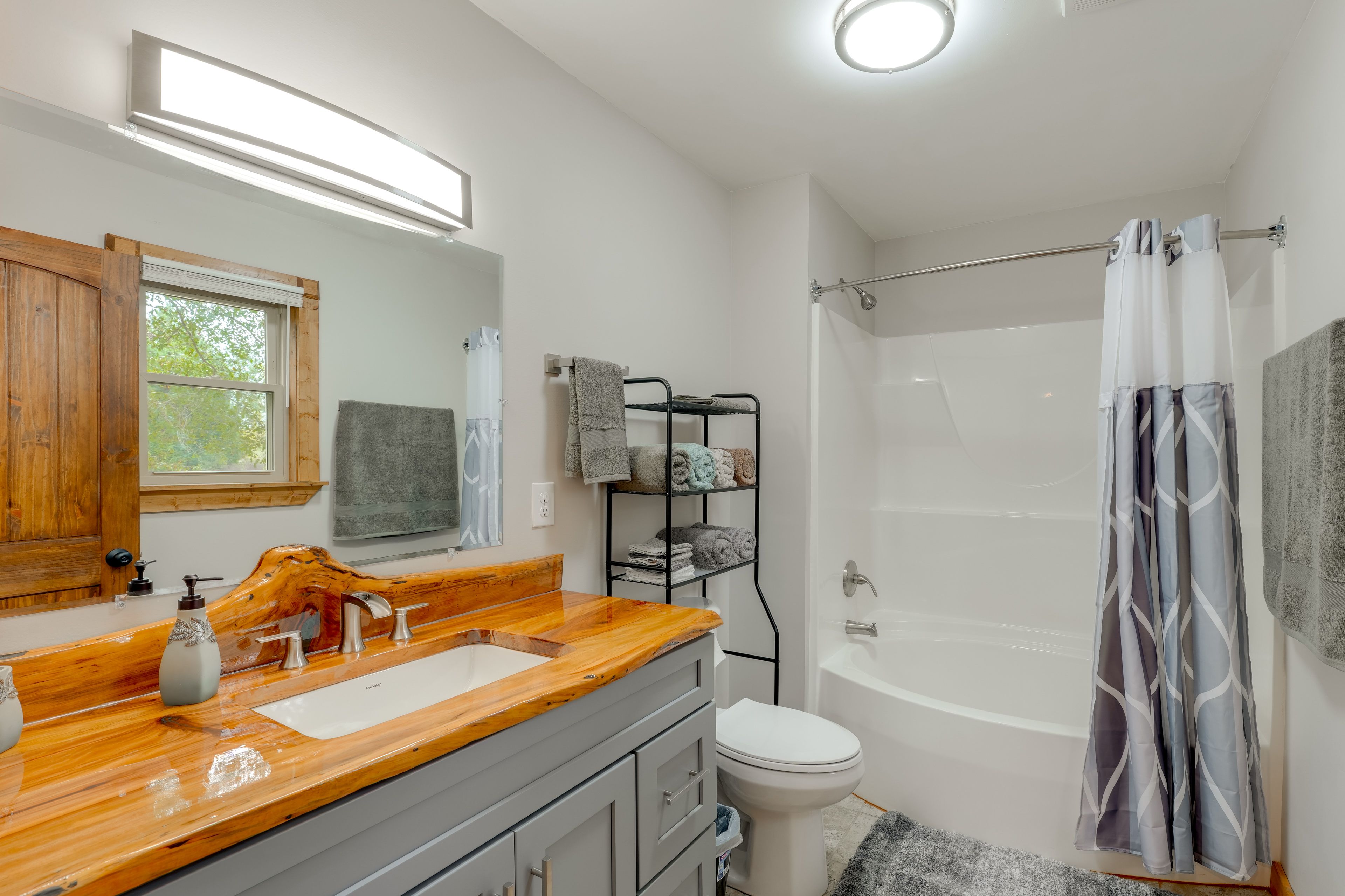 En-Suite Bathroom | Towels Provided