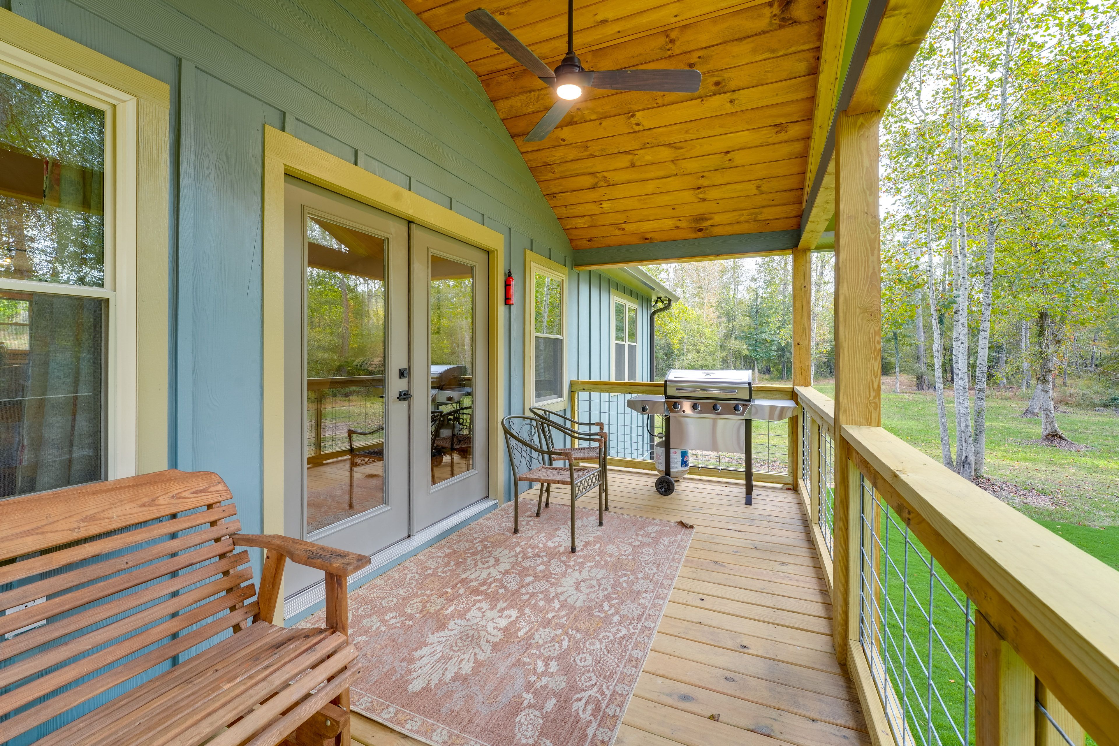 Covered Porch w/ Seating