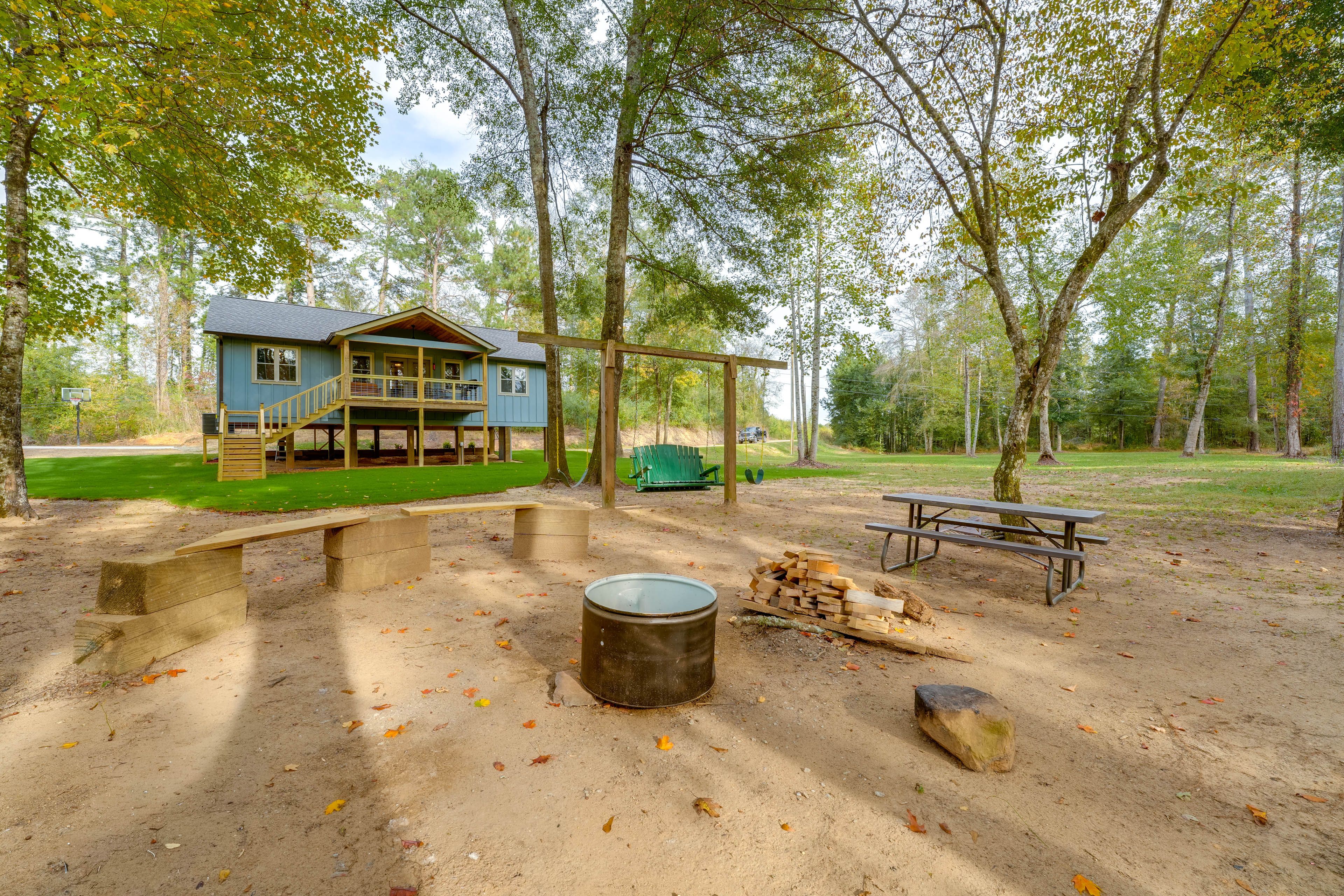 Summerville Vacation Rental | 2BR | 2BA | 1,300 Sq Ft | Exterior Stairs Required