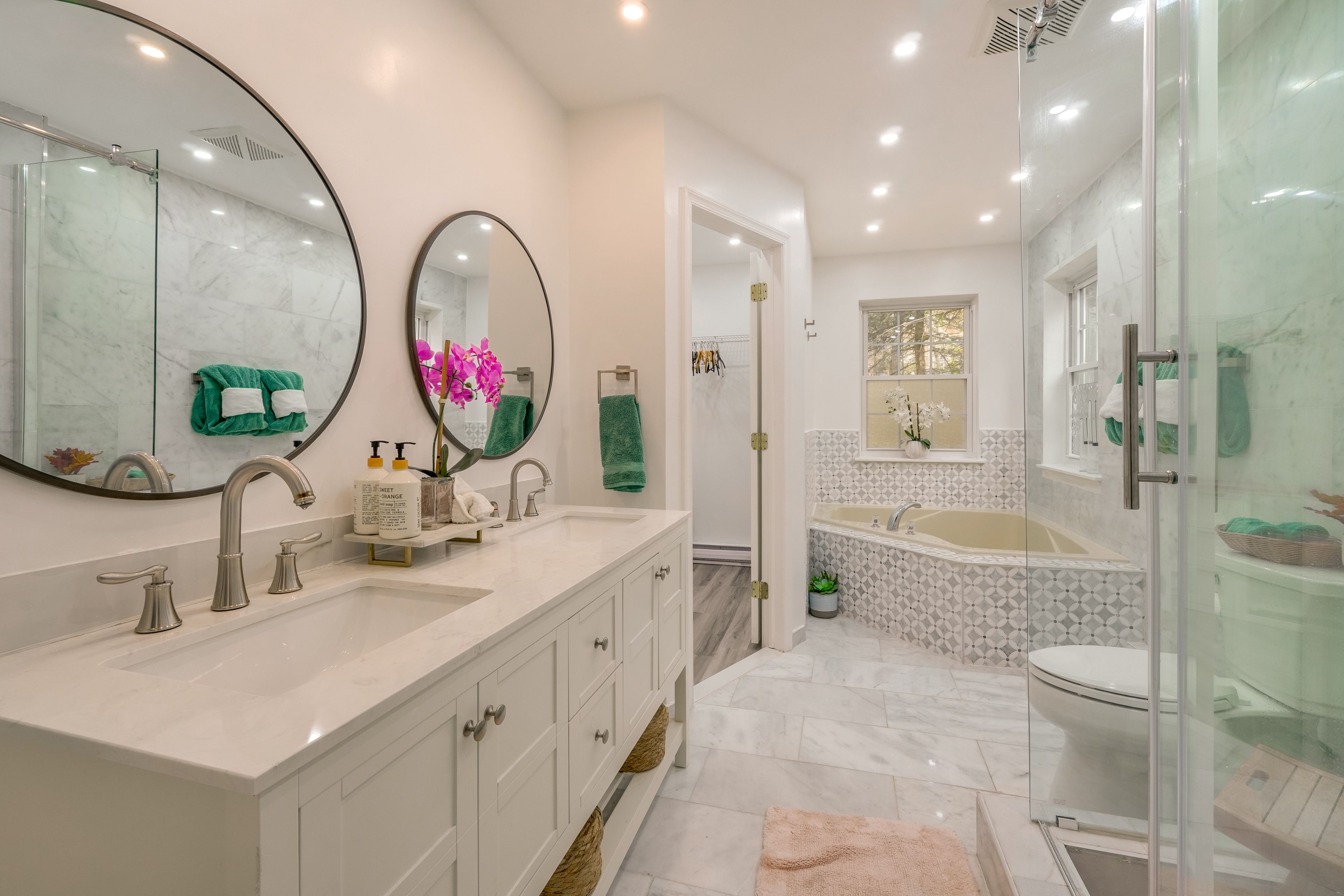 Full Bathroom | 1st Floor