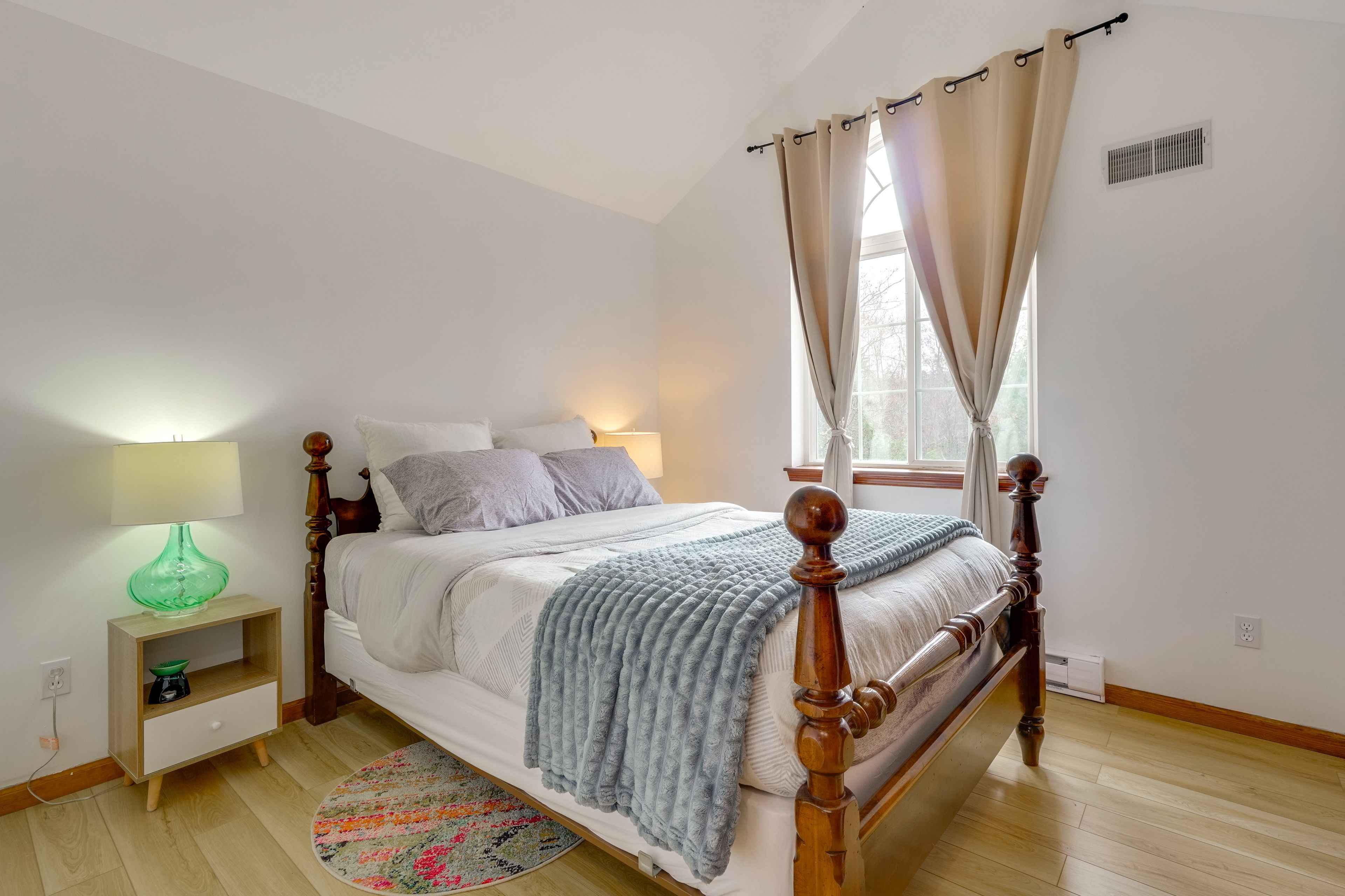 Bedroom 2 | Queen Bed | 2nd Floor