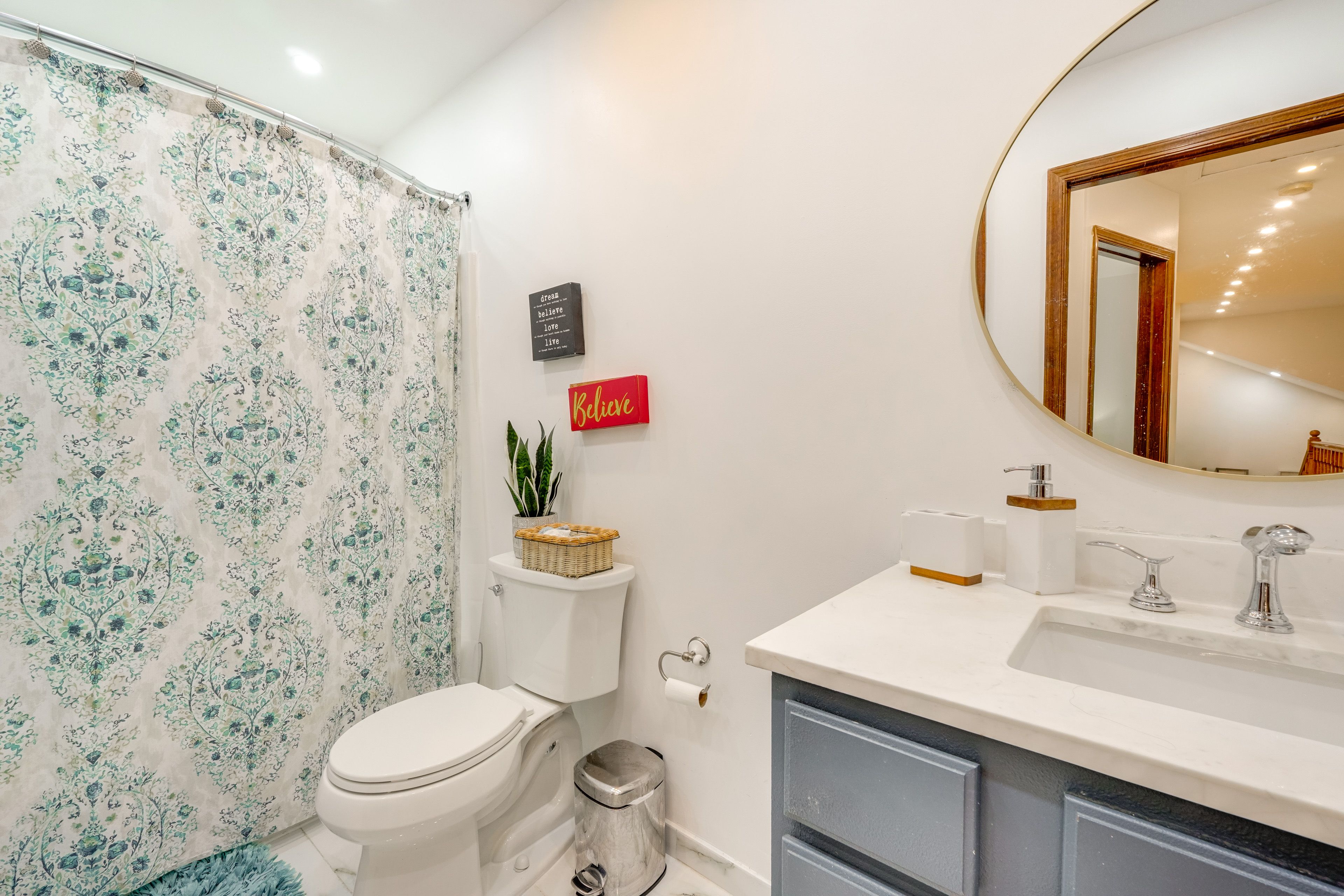 Full Bathroom | 2nd Floor