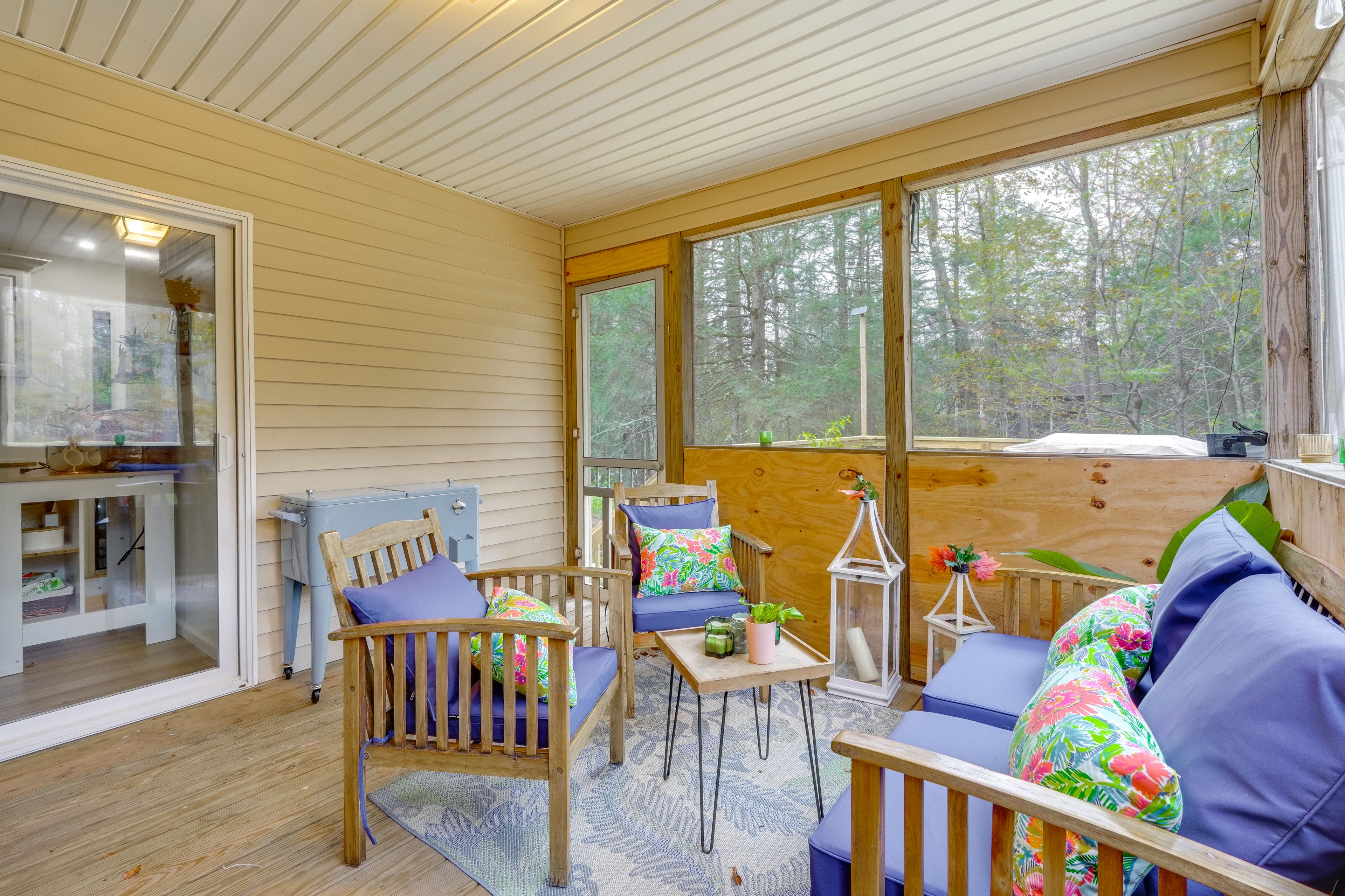 Screened Porch | 1st Floor