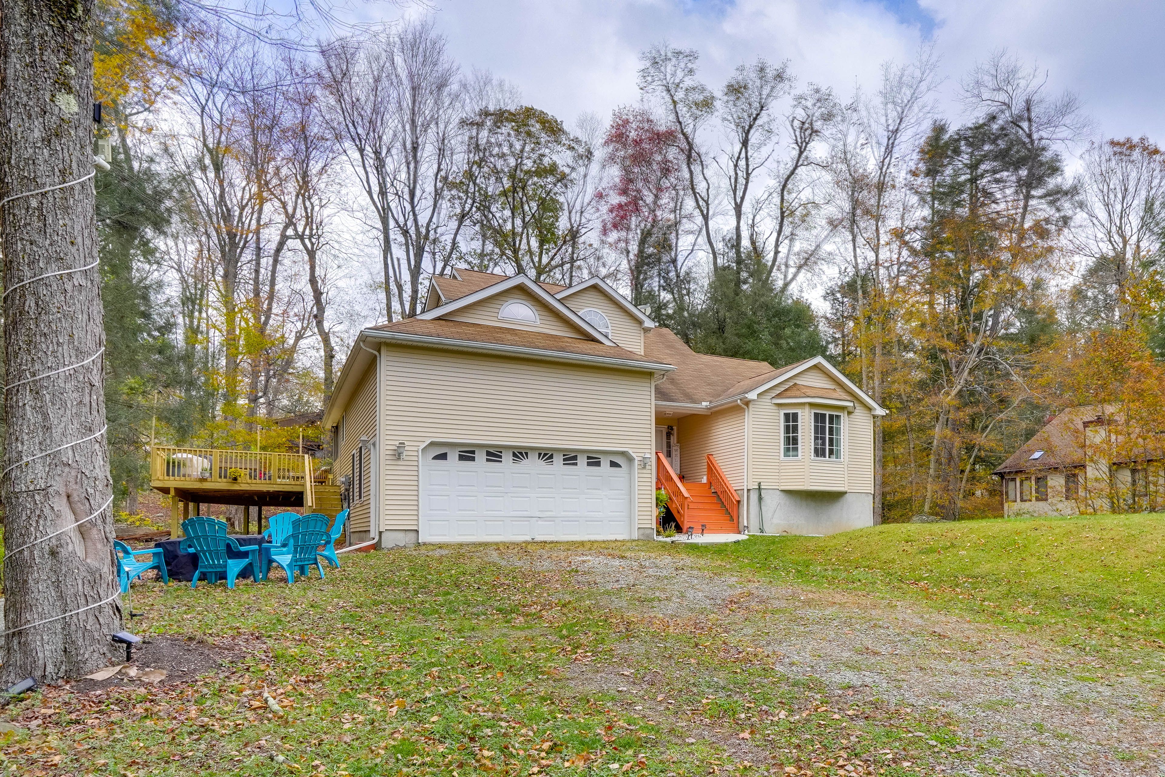 Parking | Driveway (1 Vehicle) | Garage (1 Vehicle)