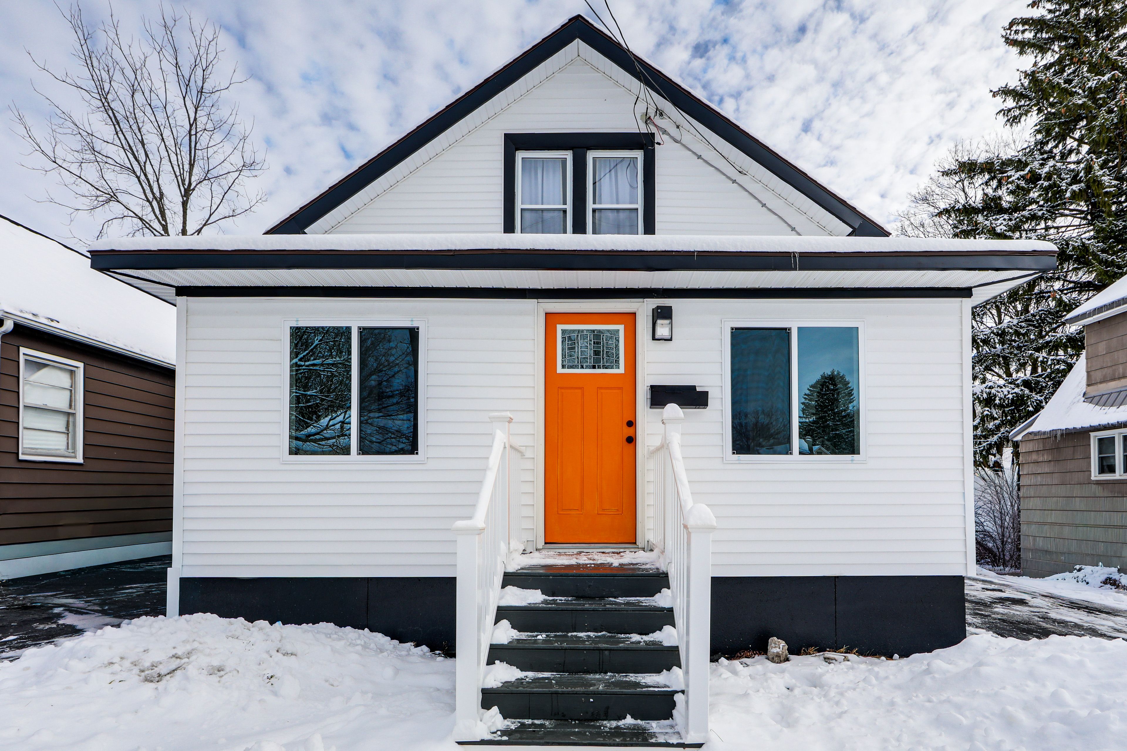 Syracuse Vacation Rental | 3BR | 2BA | 1,500 Sq Ft | 5 Steps to Enter