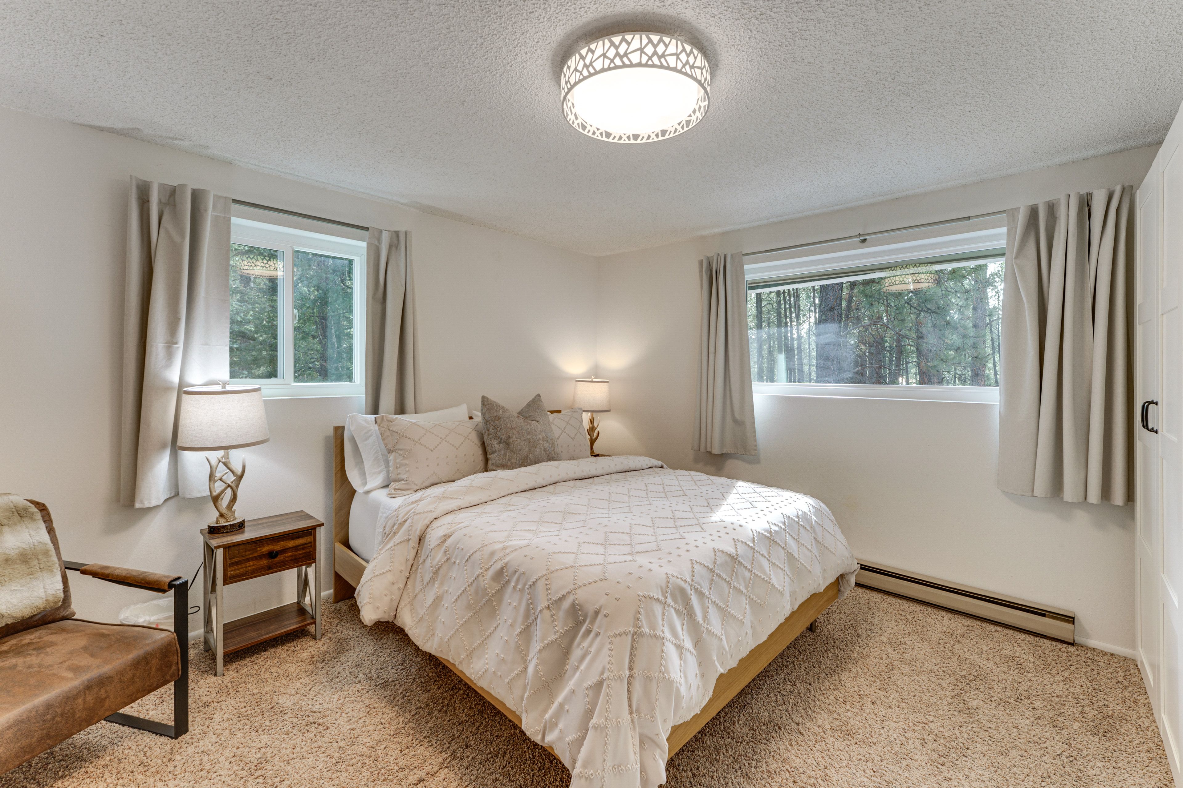 Bedroom 1 | Queen Bed