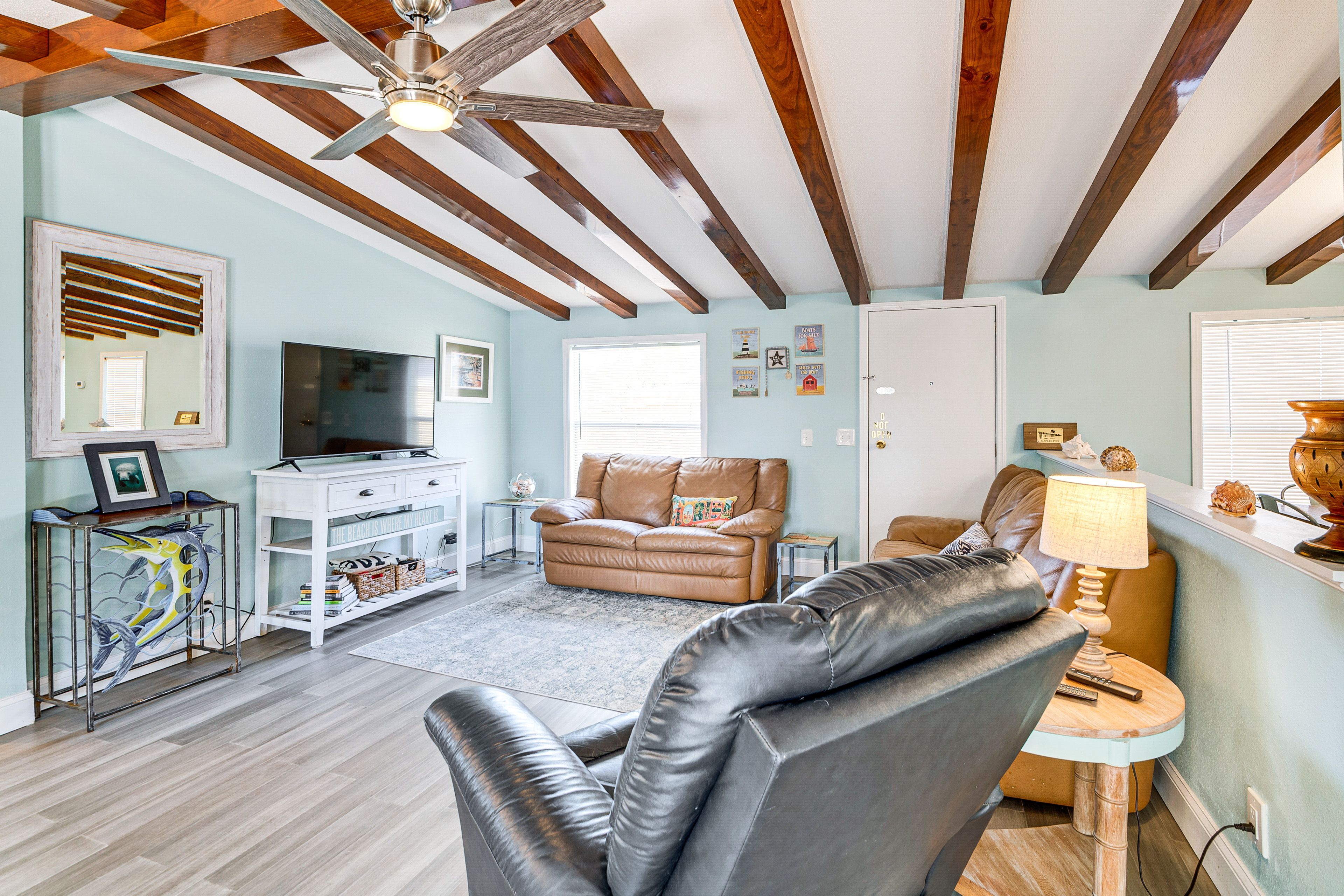 Living Room | Free WiFi | Central A/C & Heat