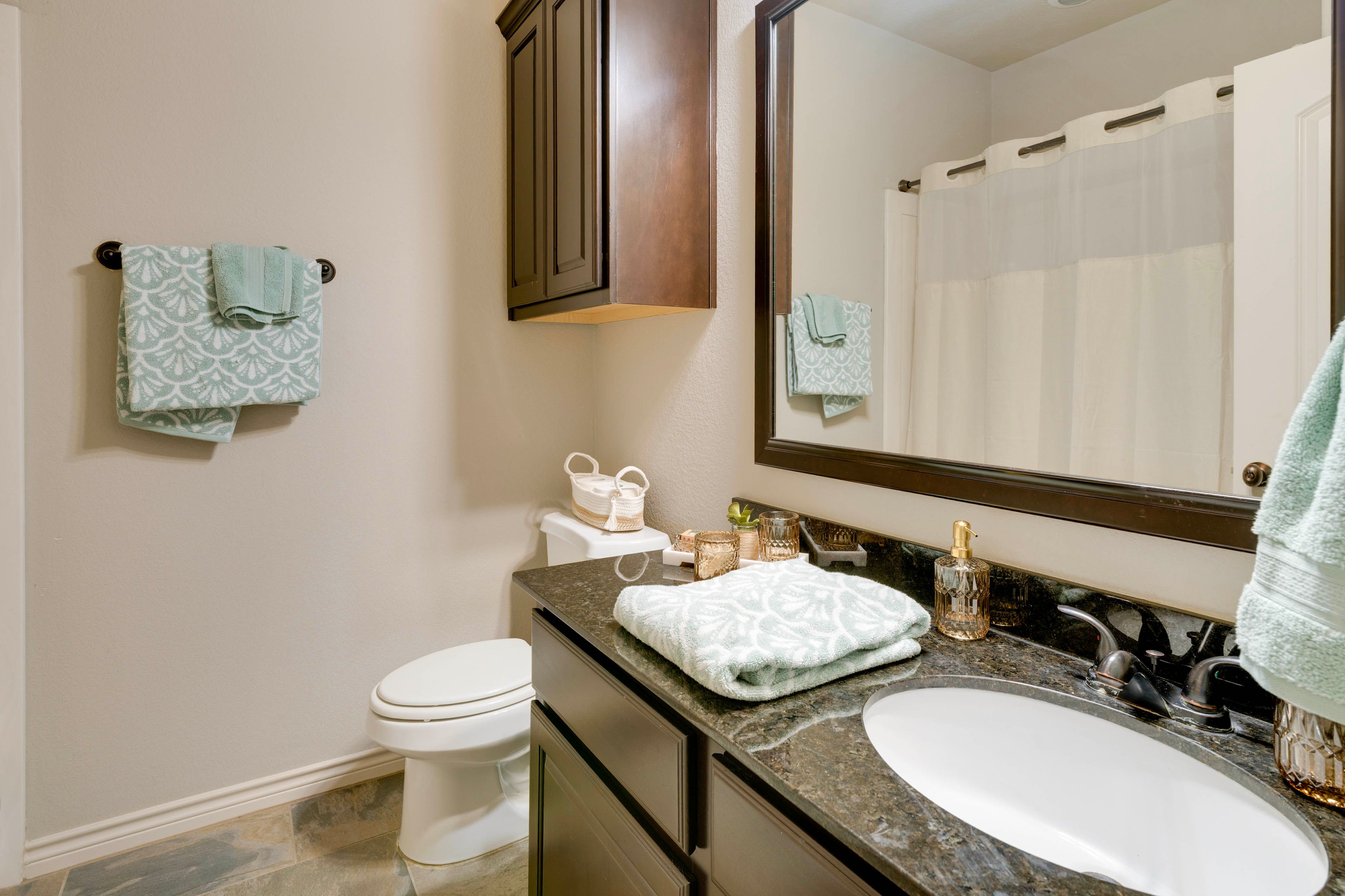 Bathroom | 2nd Floor