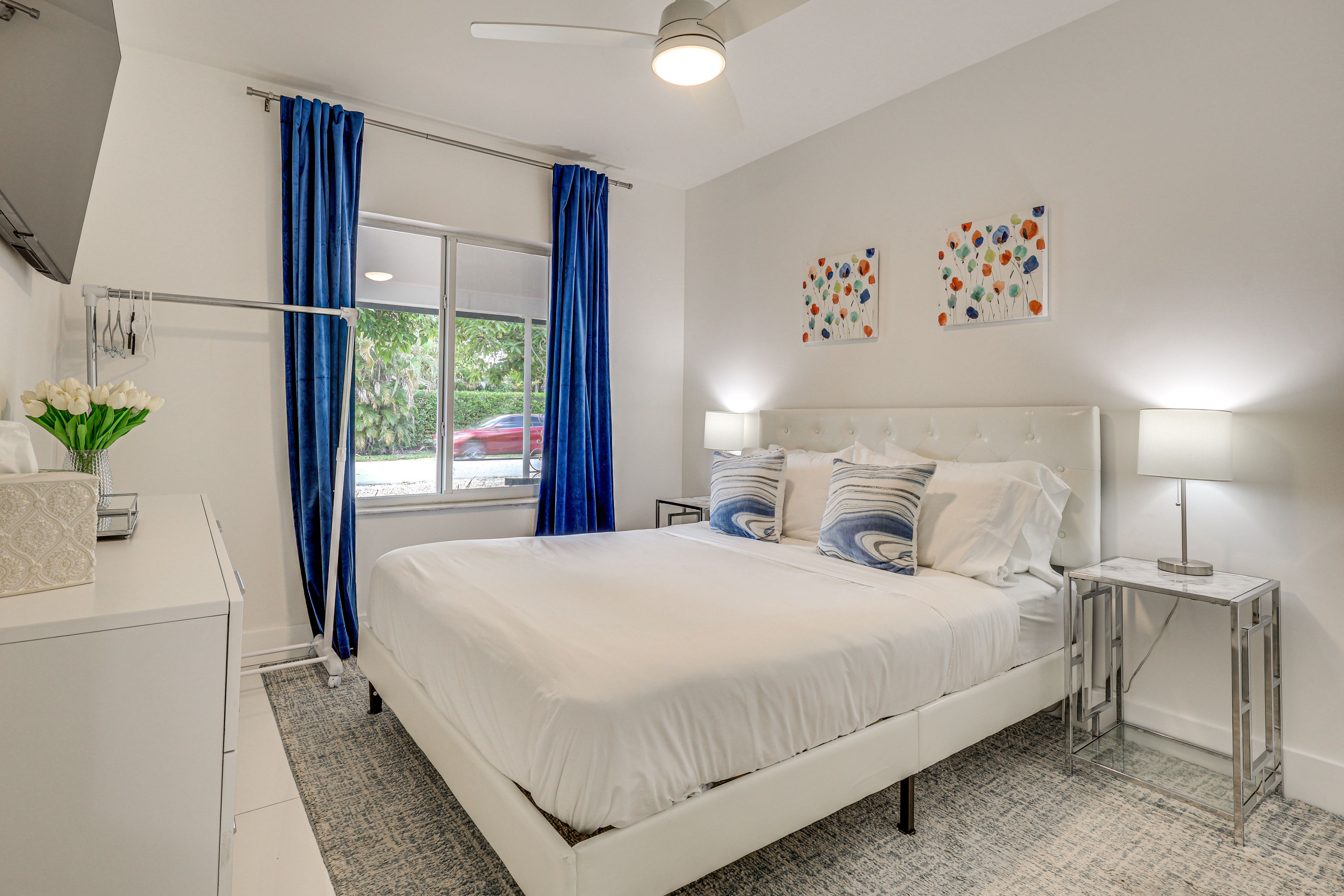 Bedroom | Queen Bed | Linens Provided | Smart TV