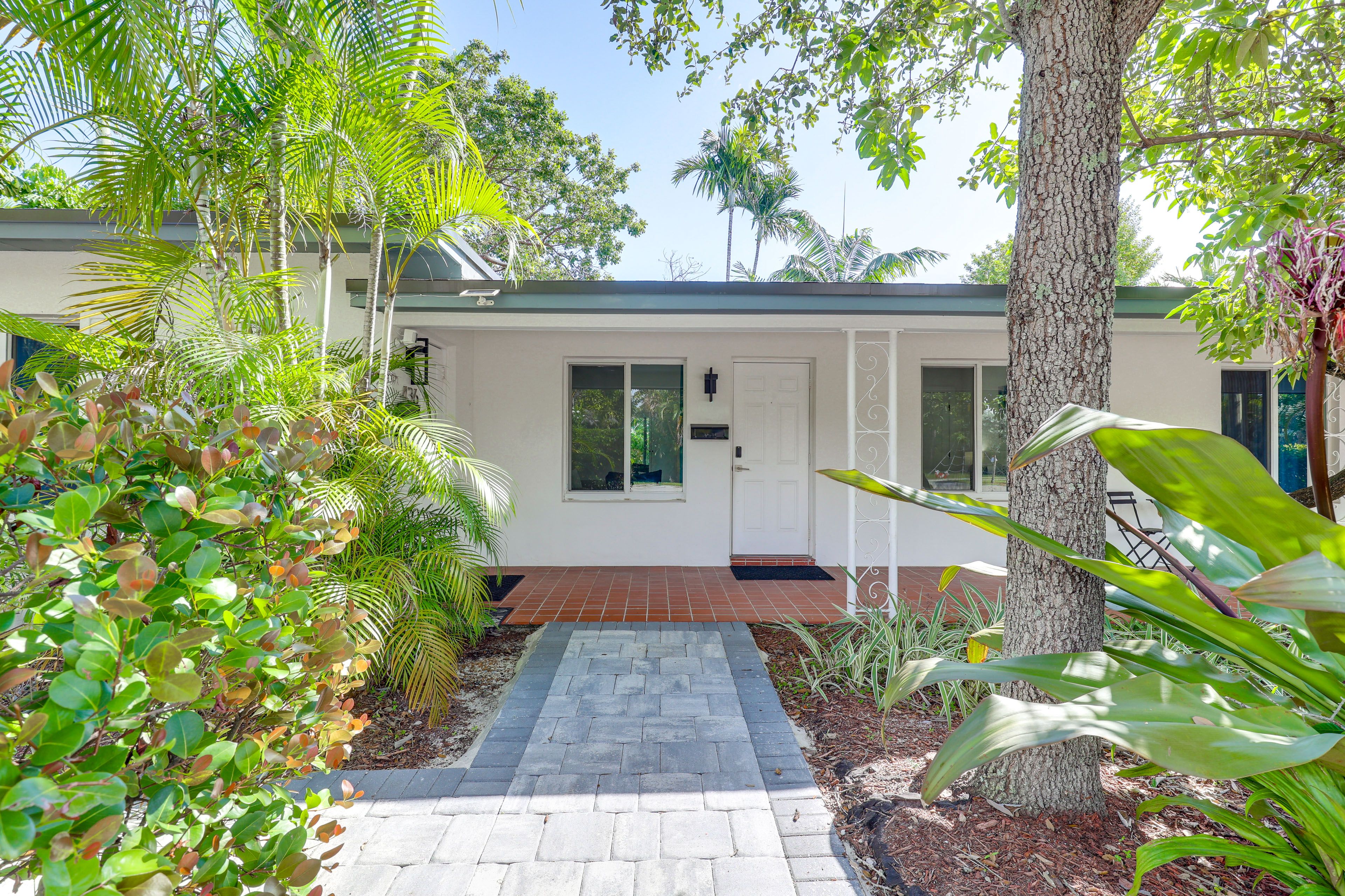 Property Exterior | Single-Story Apartment