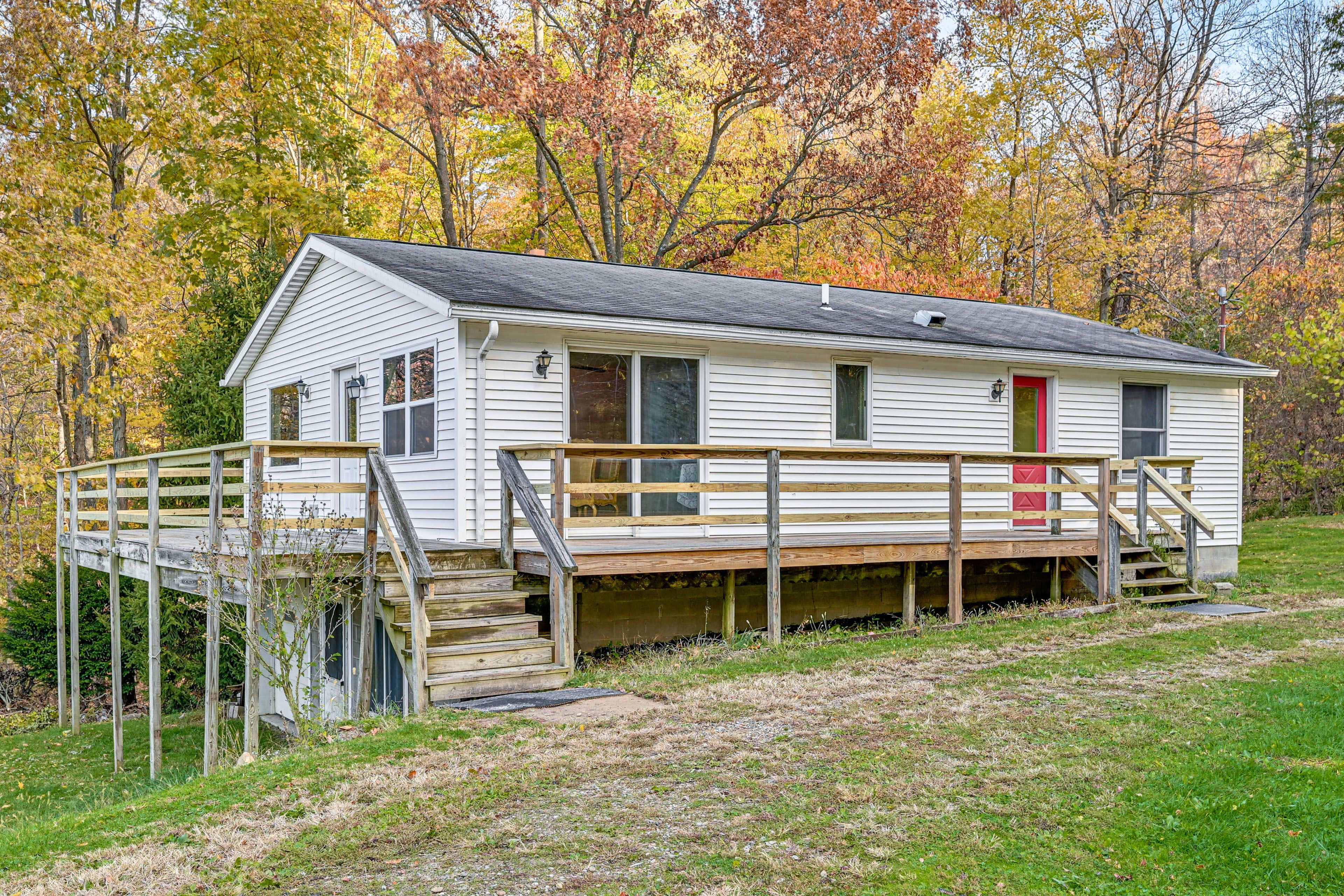 Lakeville Vacation Rental | 2BR | 1BA | Steps to Enter | 1,400 Sq Ft