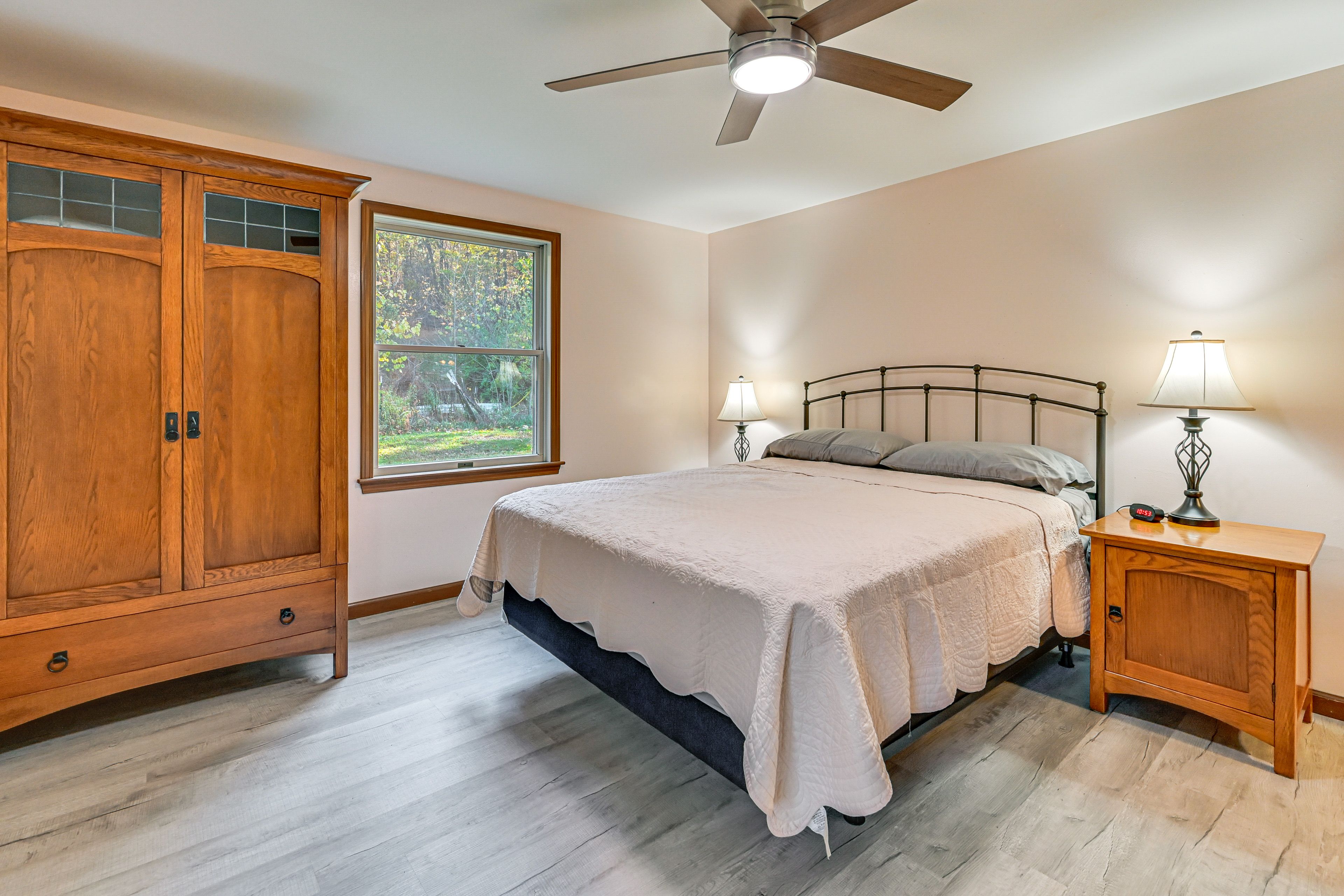 Bedroom 1 | Queen Bed