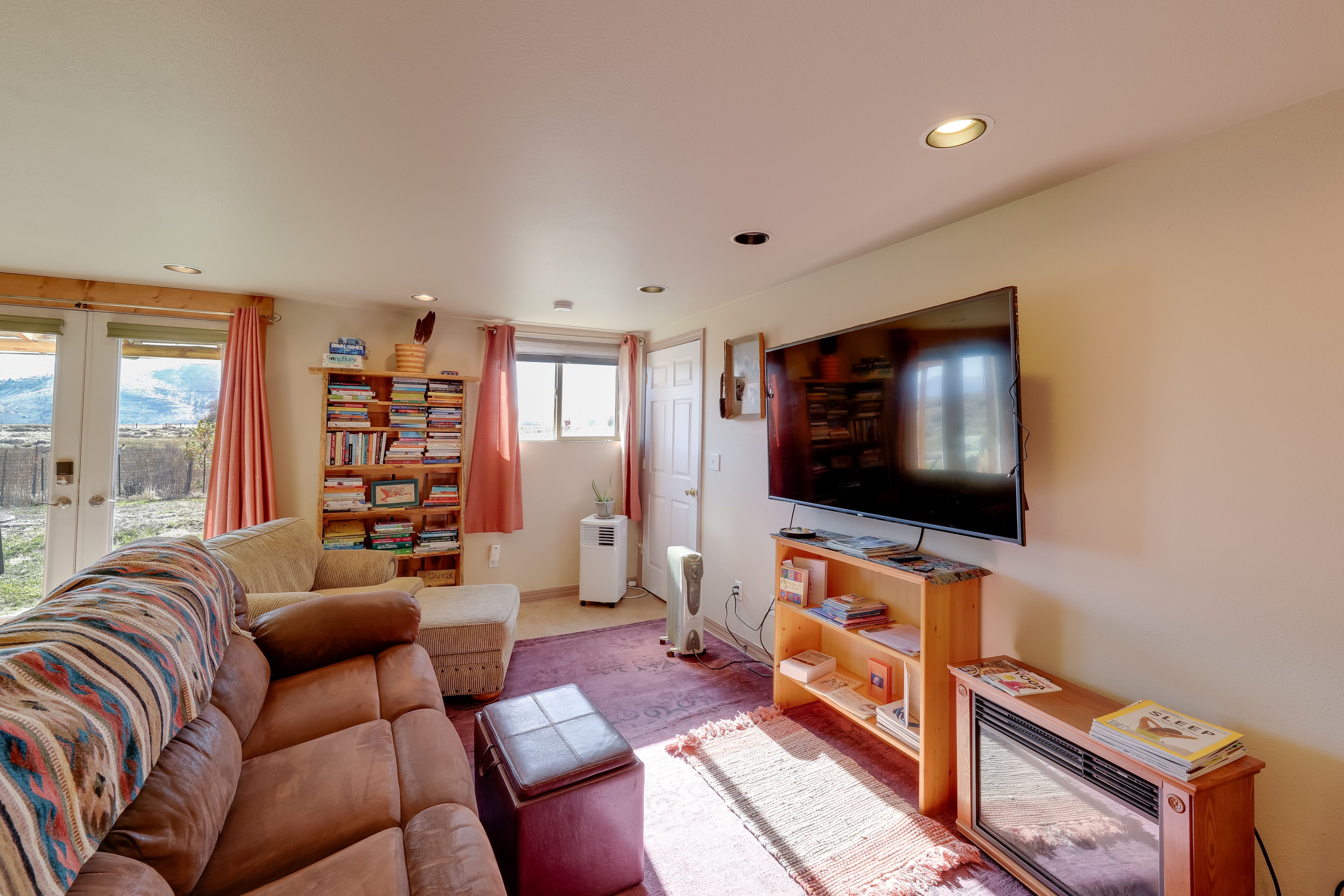 Hot Springs Vacation Rental | Studio | 1BA | 1,200 Sq Ft | Small Step to Enter