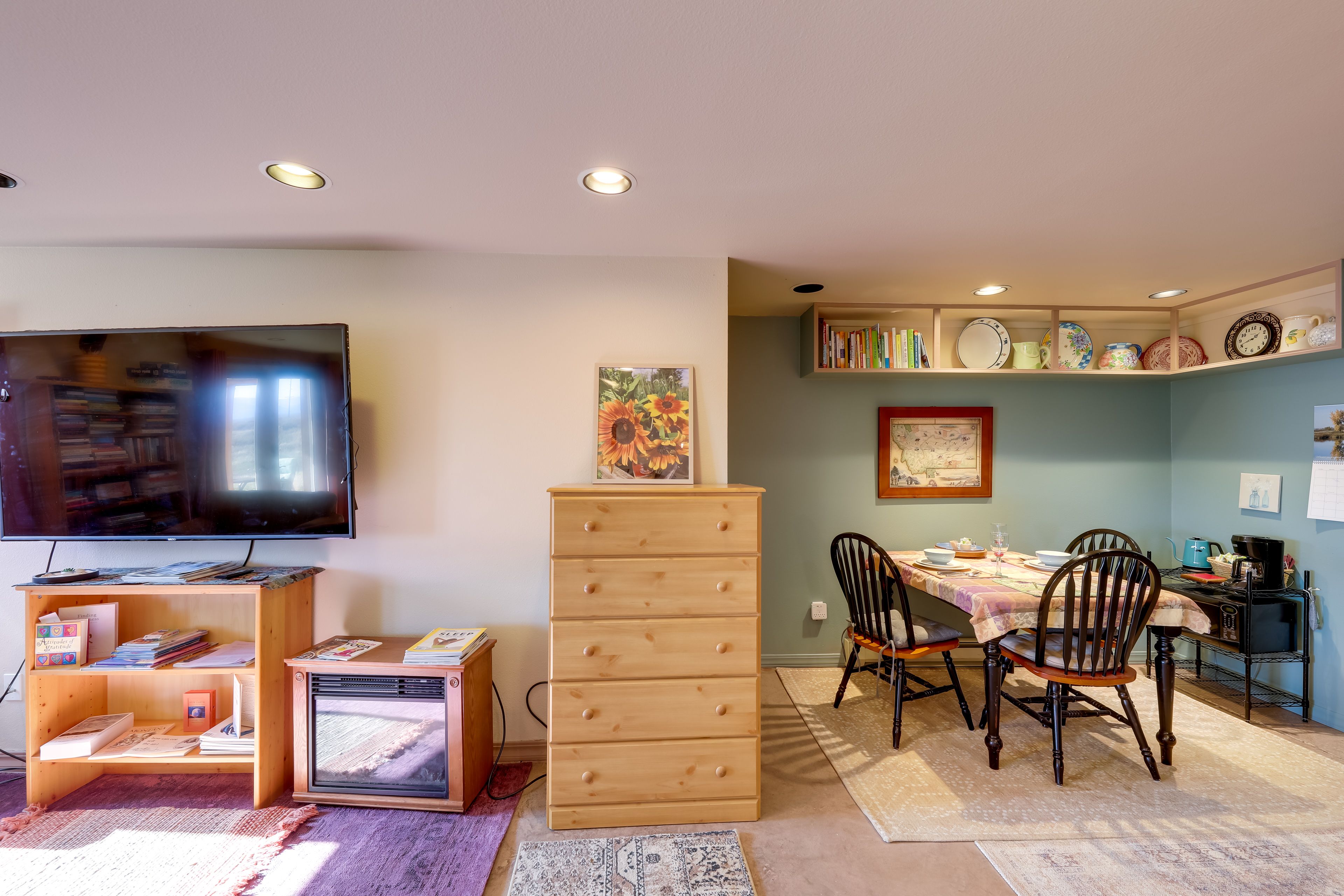 Living Area | Smart TV | Home Library | Board Games