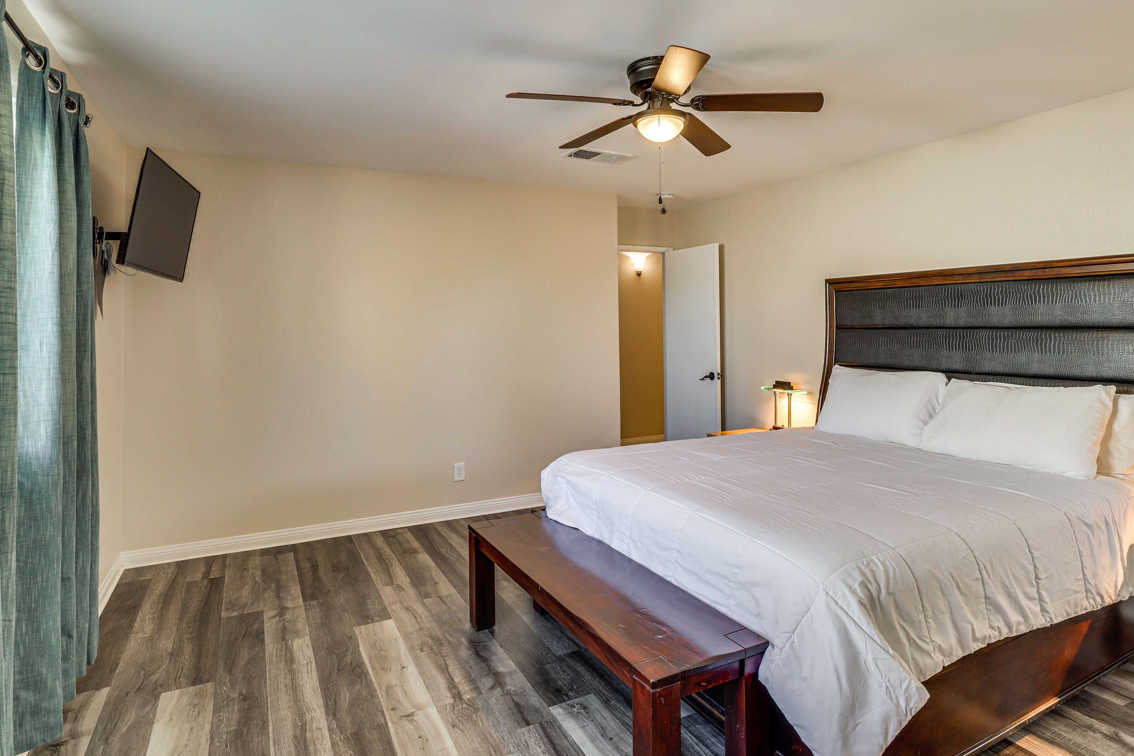 Bedroom 1 | King Bed | Smart TV