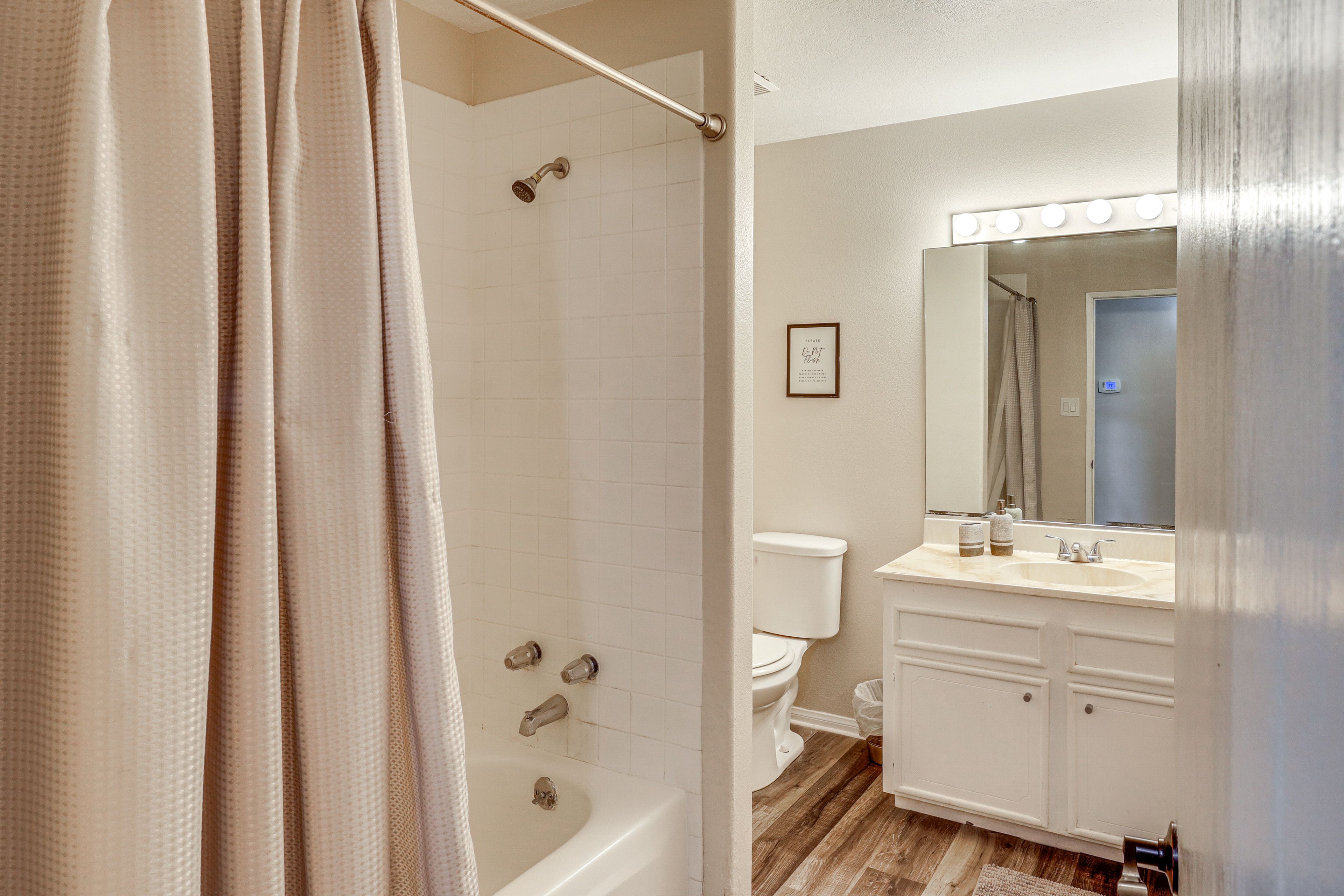 Full Bathroom | Complimentary Toiletries | Hair Dryer
