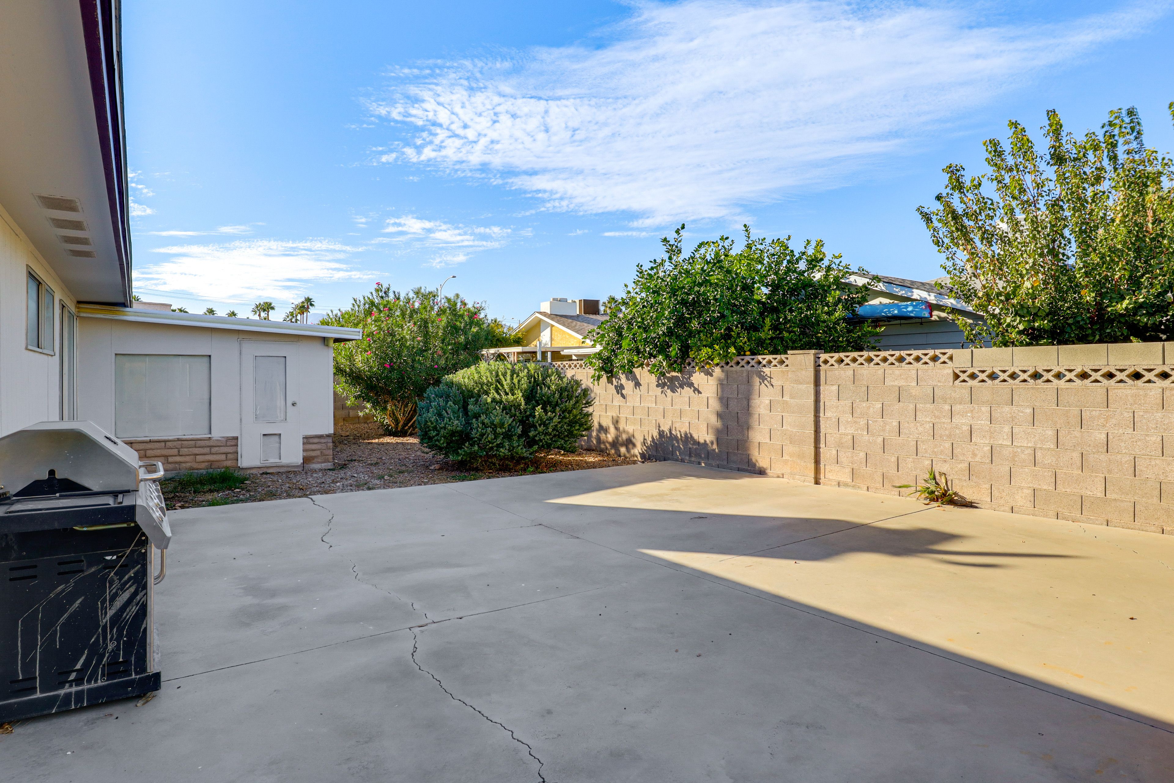 Fenced Backyard | Gas Grill | 9 Mi to the Las Vegas Convention Center